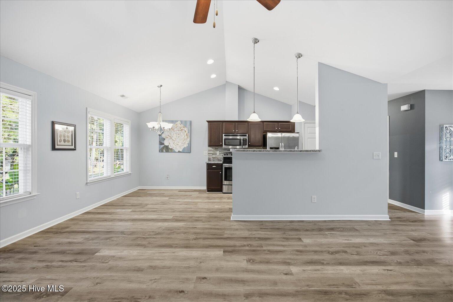 100543351 | Photo 18