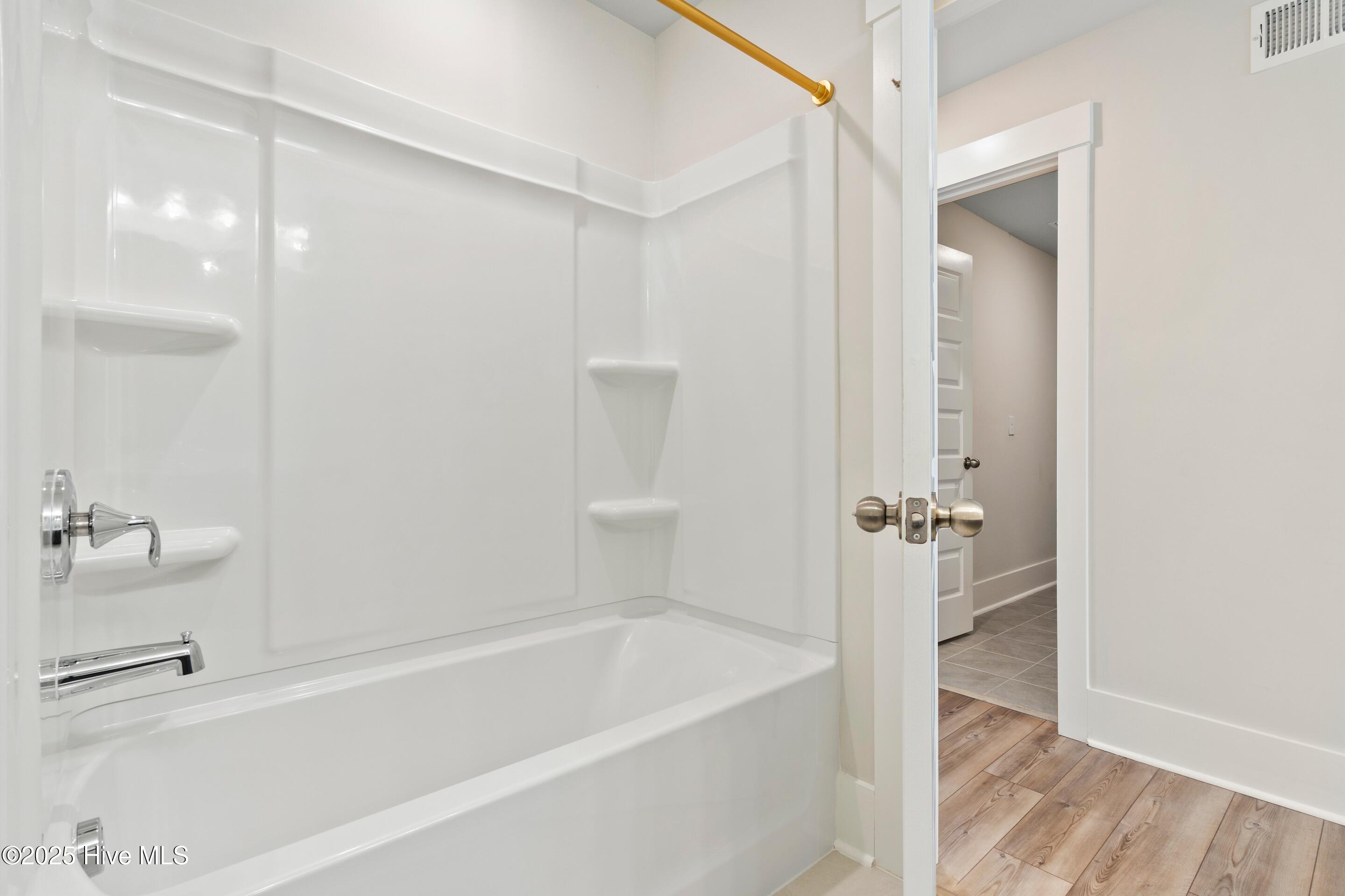 100547045 | Photo 45