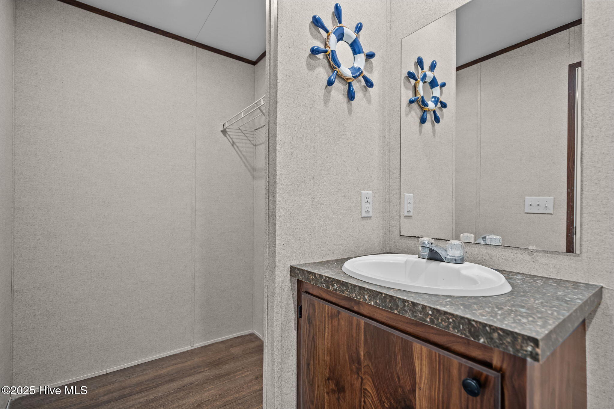 100531228 | Photo 35