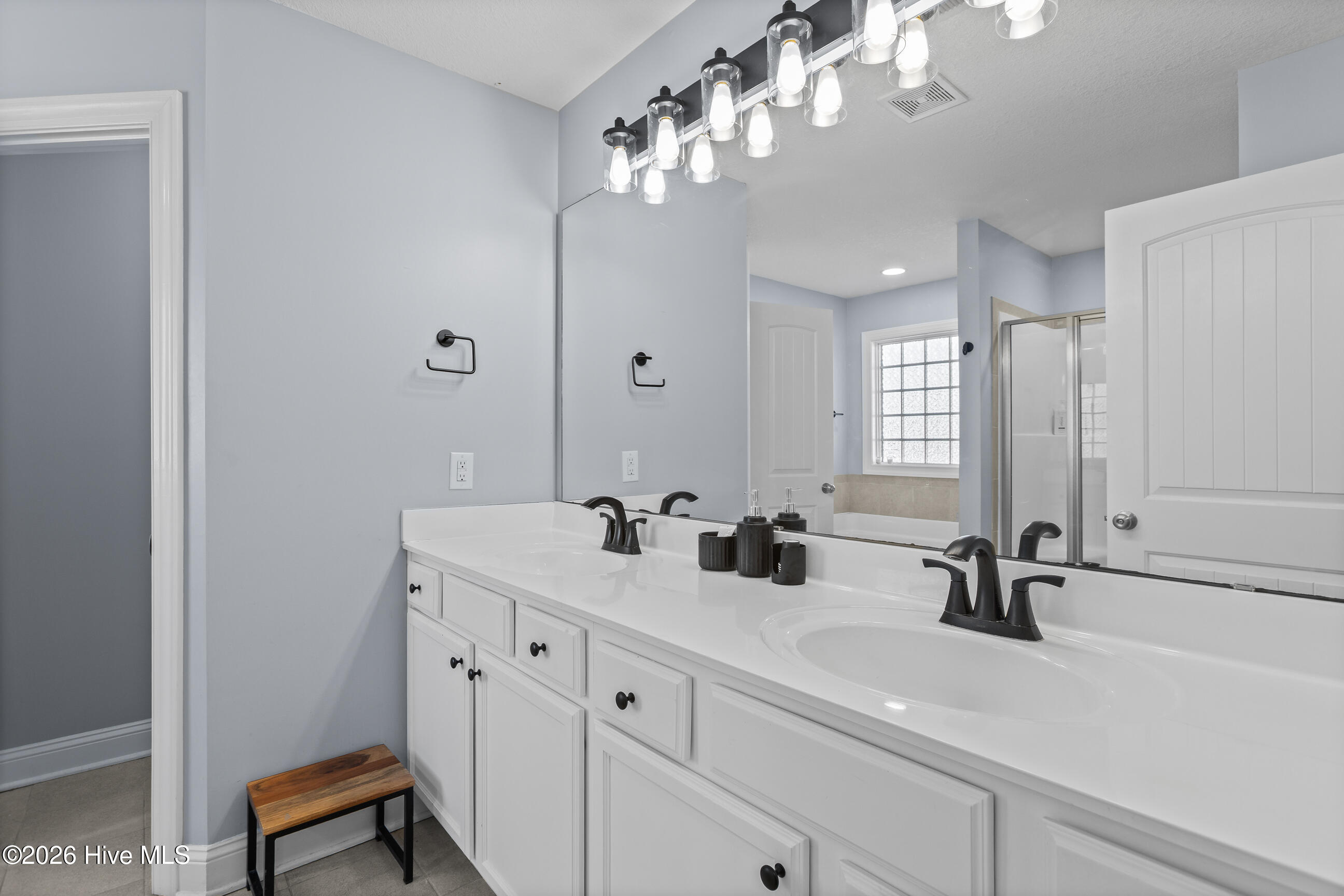 100556437 | Photo 21