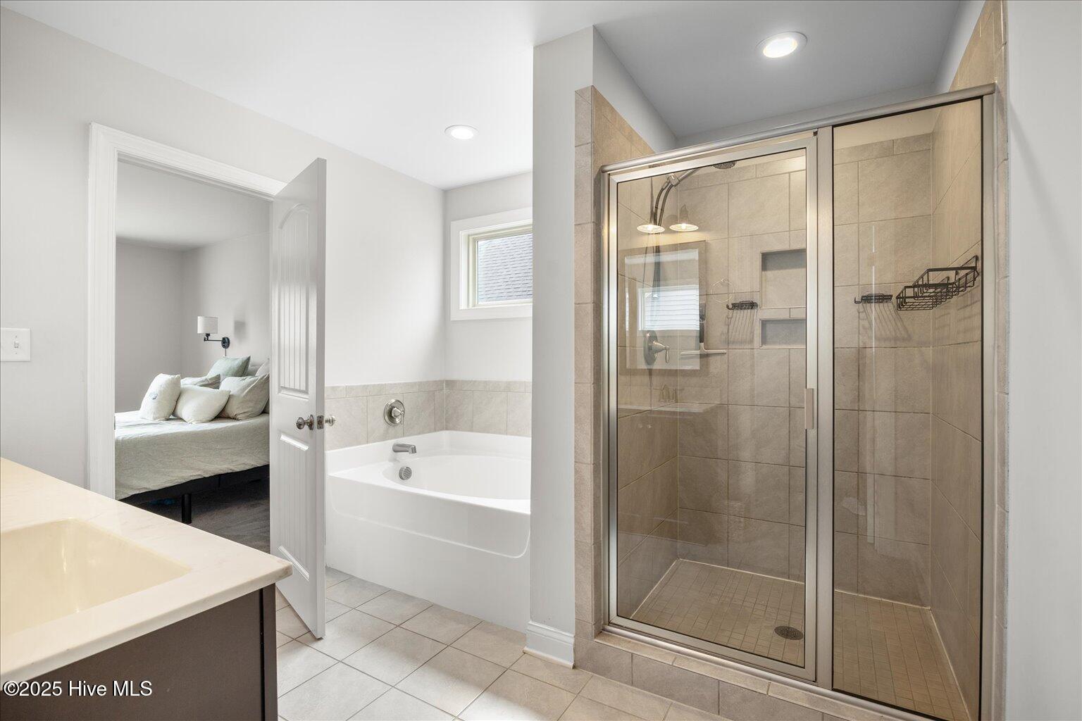 100530292 | Photo 30