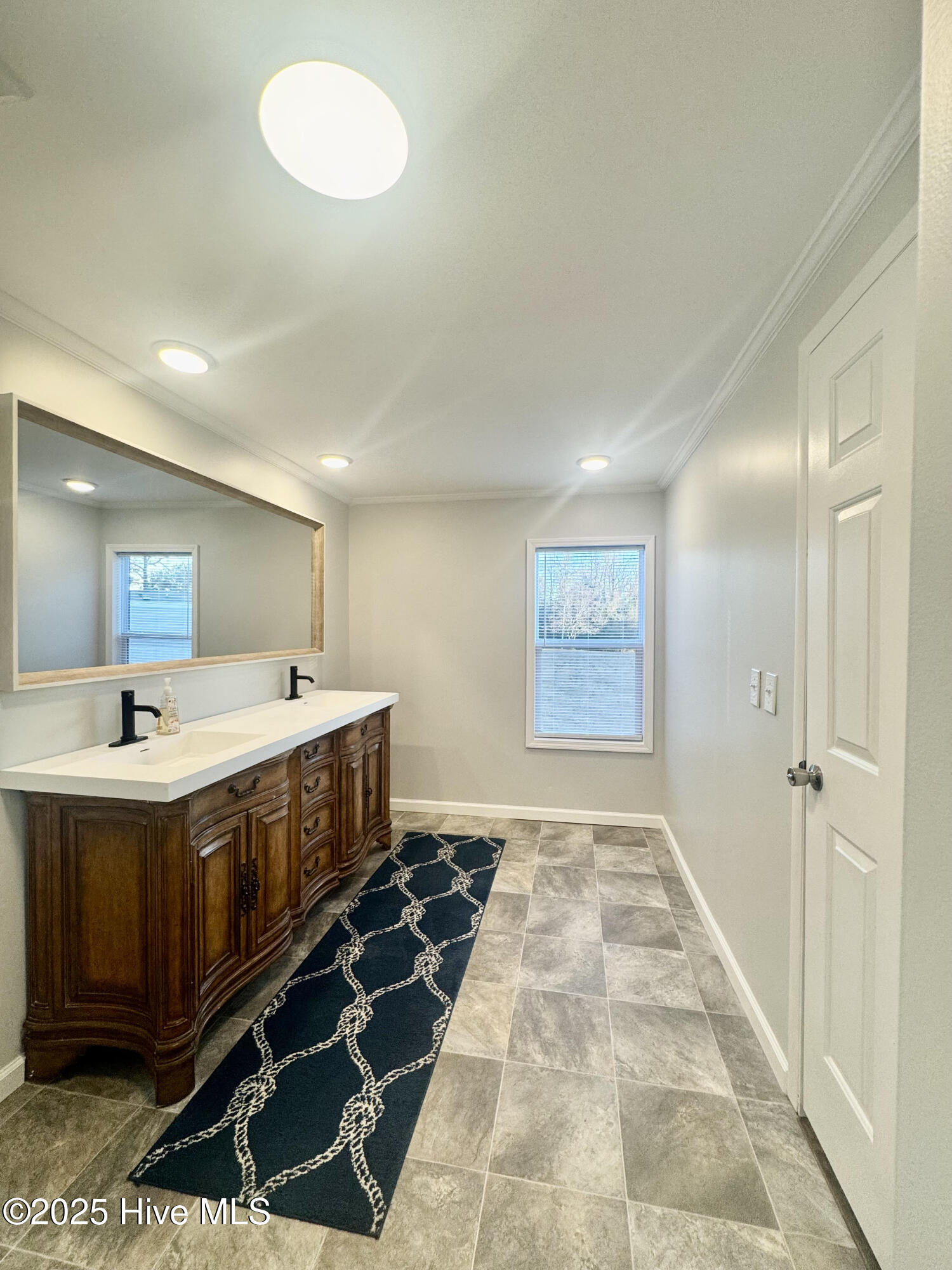 100546285 | Photo 35