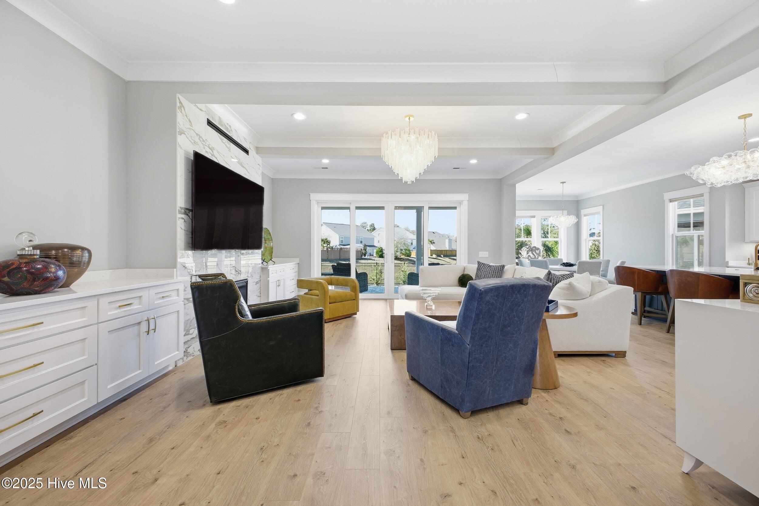 100540842 | Photo 11