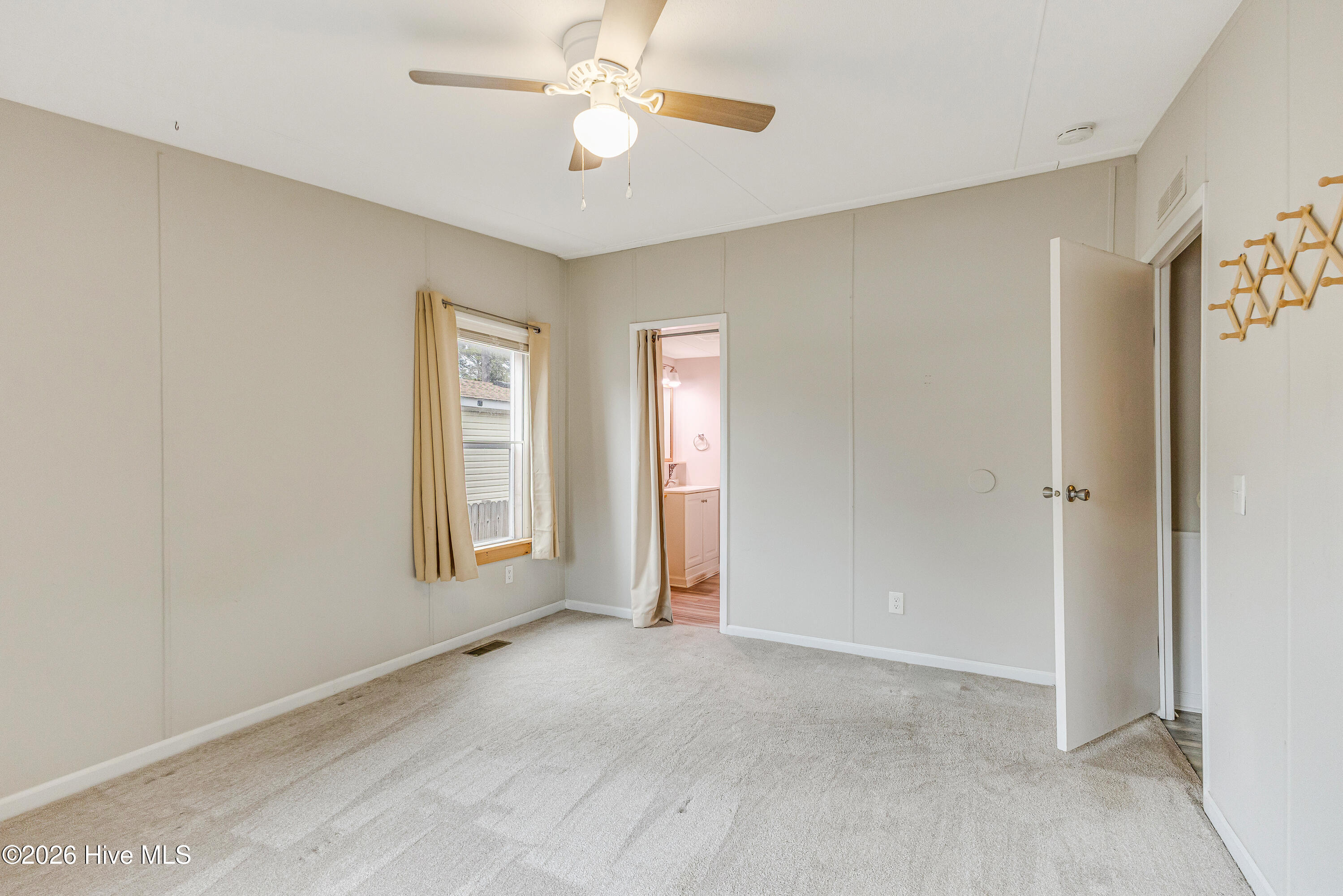 100557836 | Photo 21