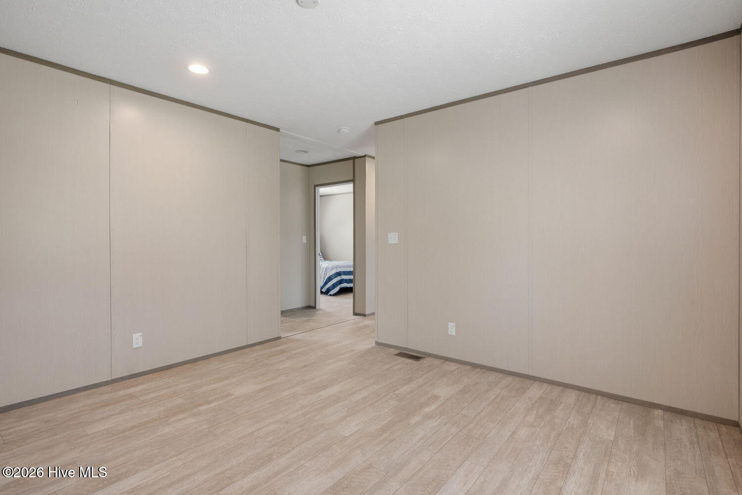 100563792 | Photo 27