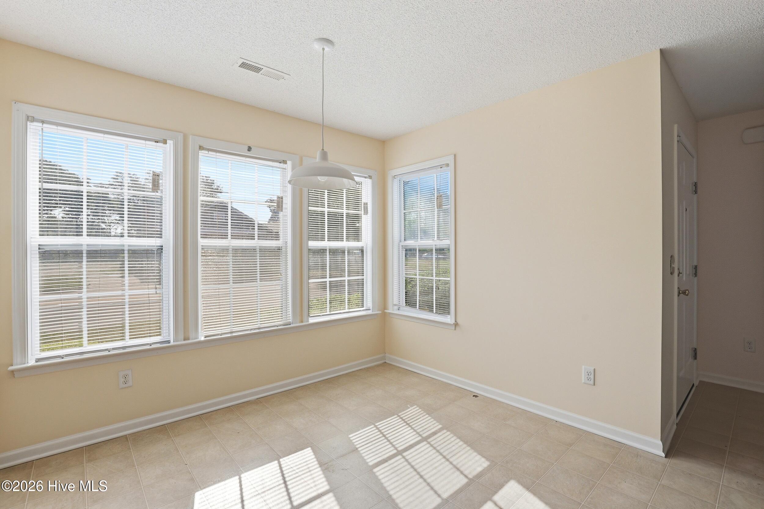 100568655 | Photo 12