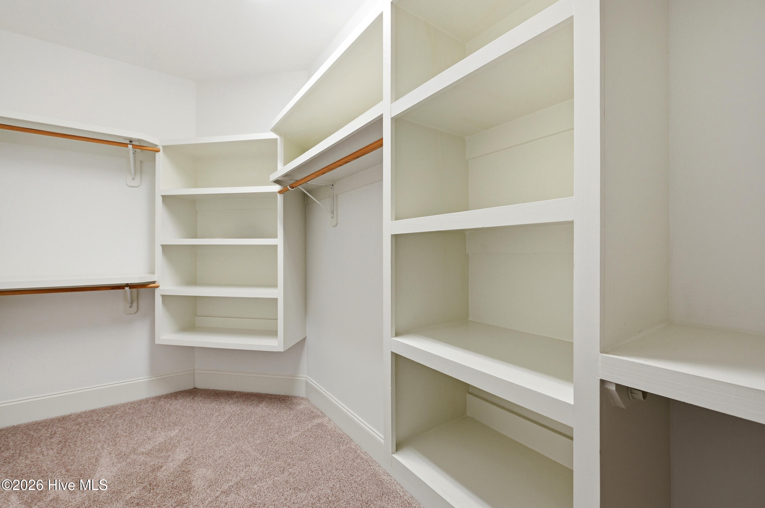 100567855 | Photo 33