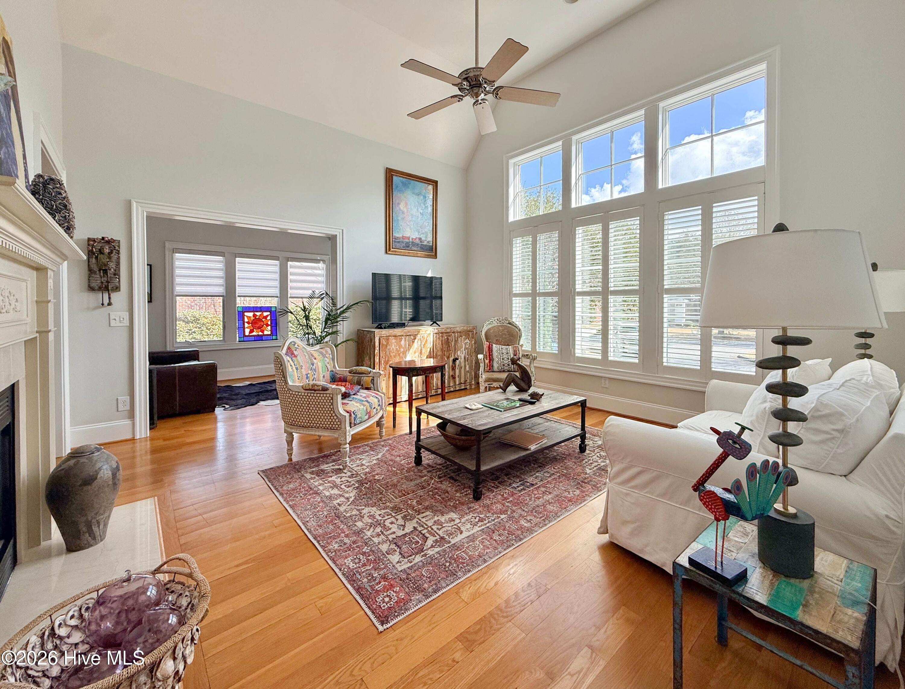 100559415 | Photo 16