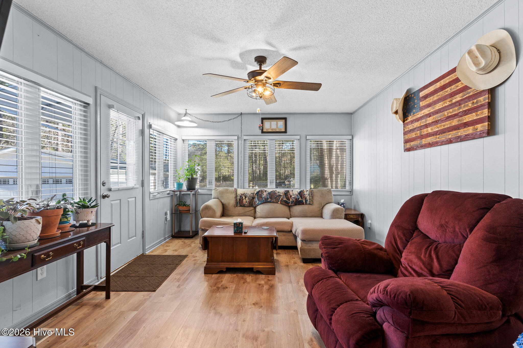 100549900 | Photo 11