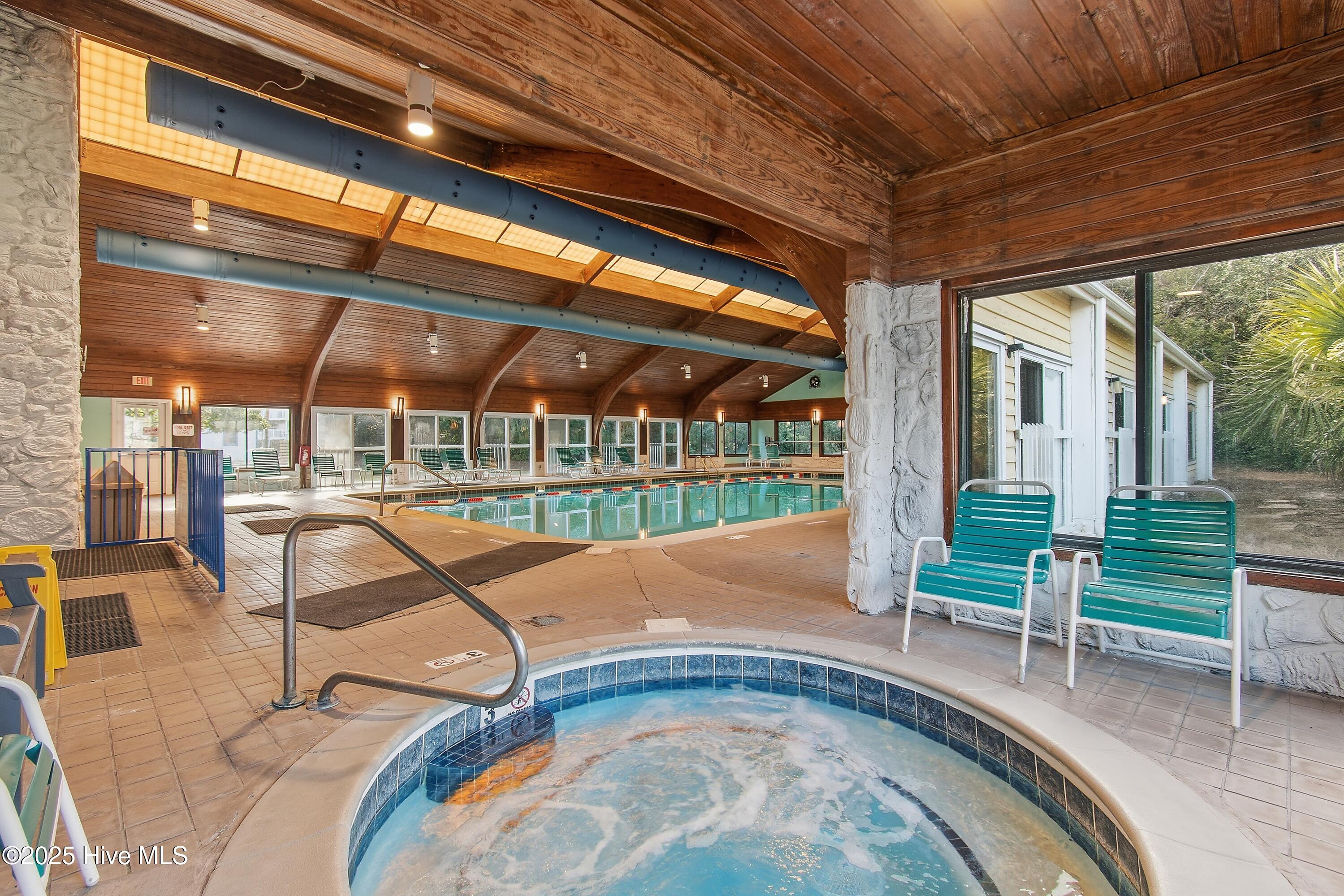 100544302 | Photo 50