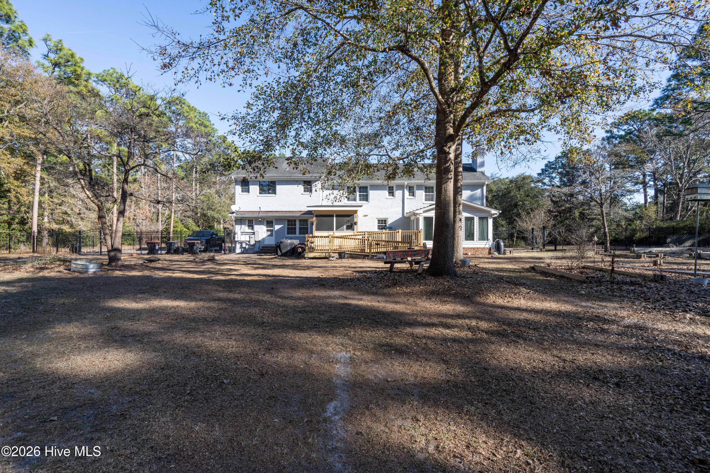 100548733 | Photo 36