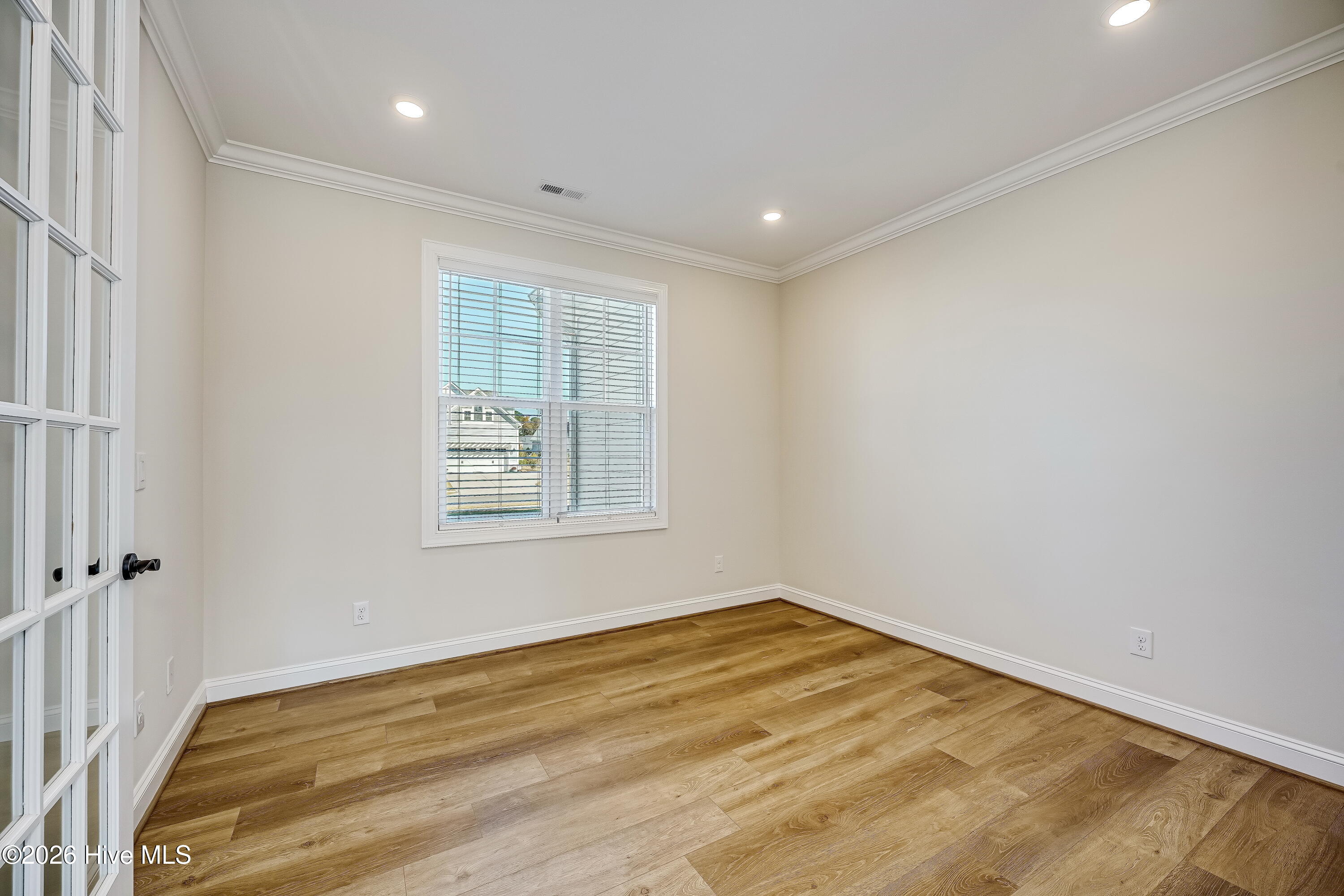 100564282 | Photo 26