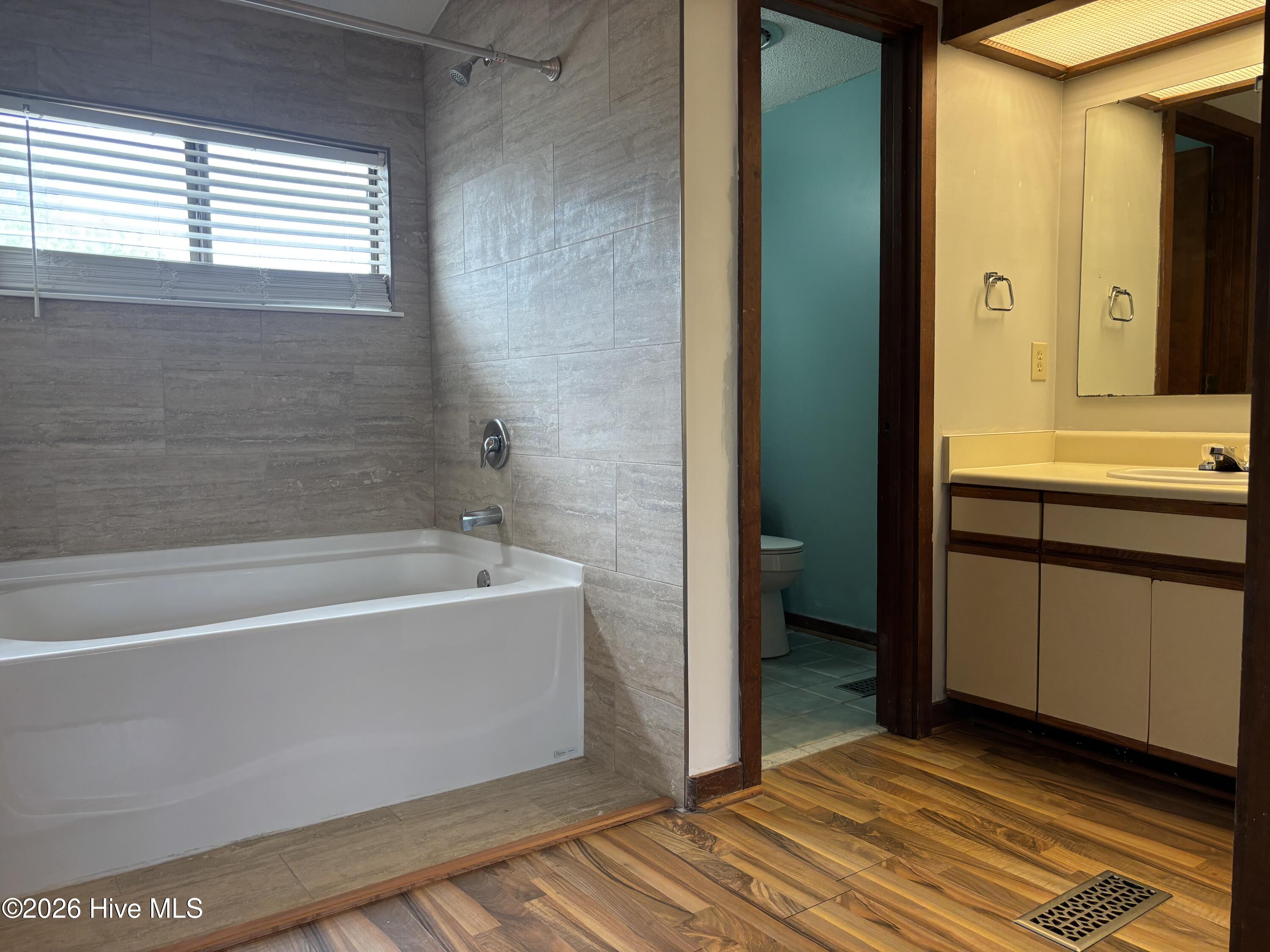 100563769 | Photo 15