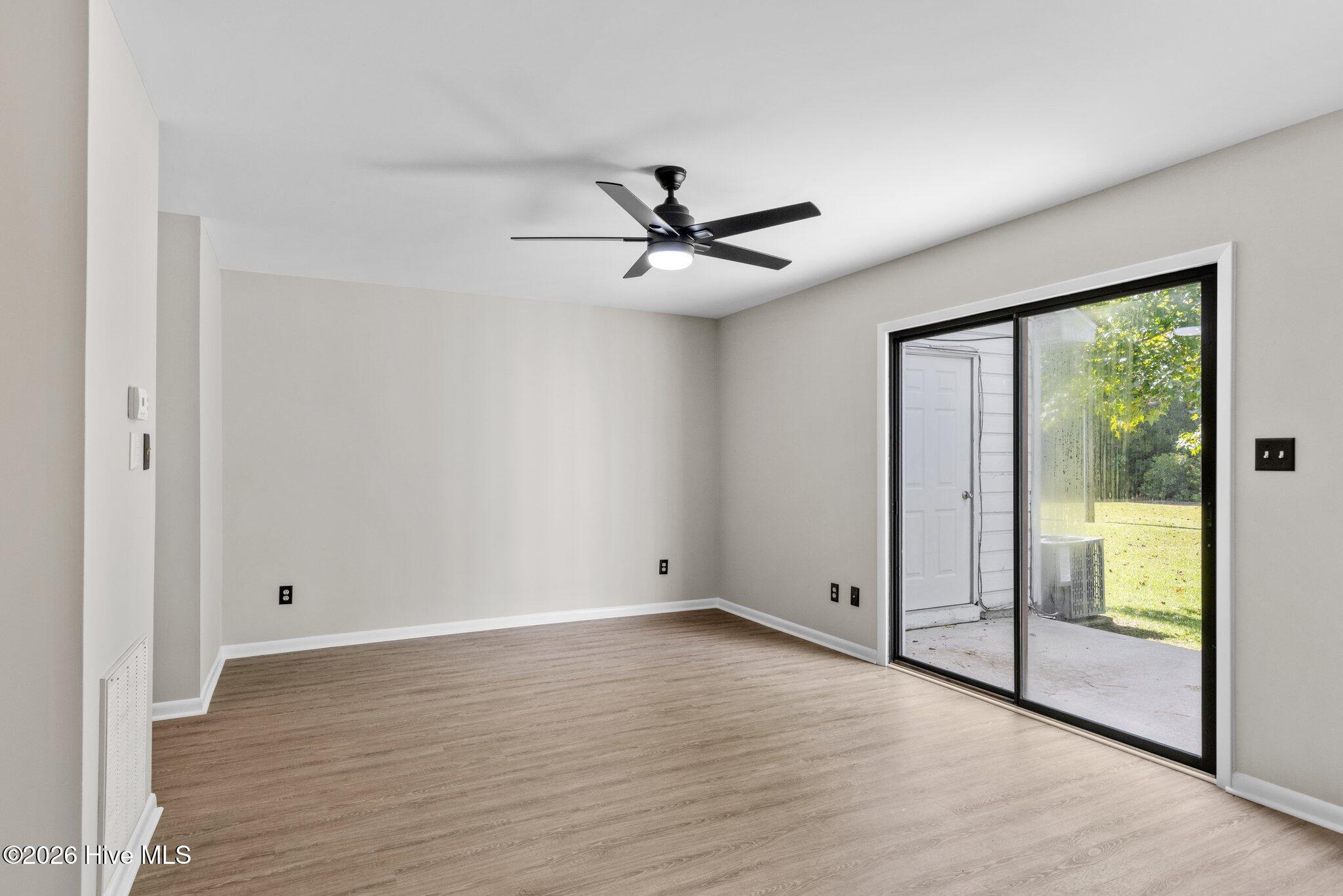 100565662 | Photo 15