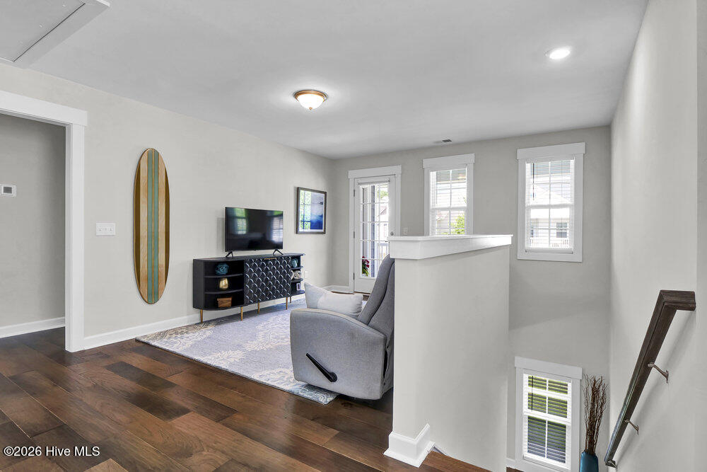 100558129 | Photo 30