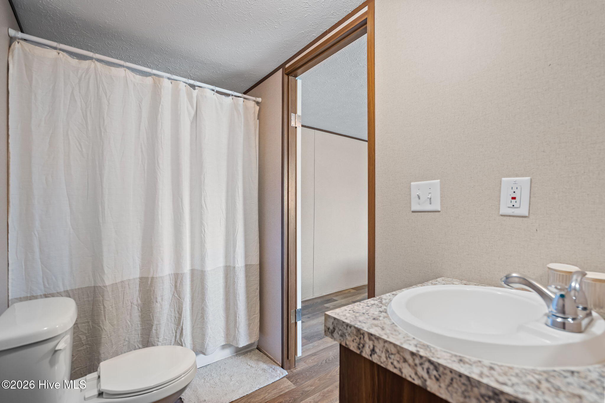 100562806 | Photo 21