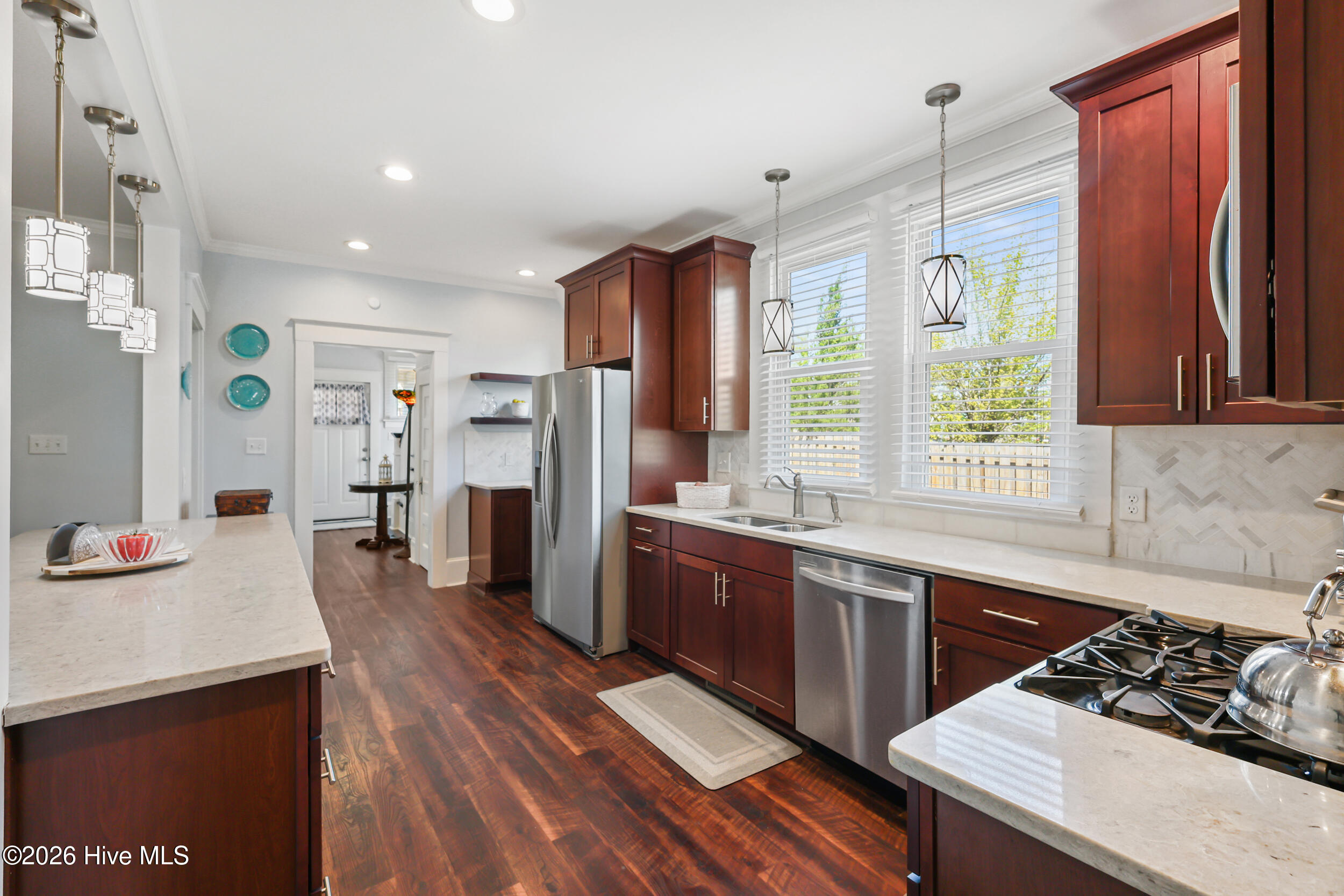 100562723 | Photo 19