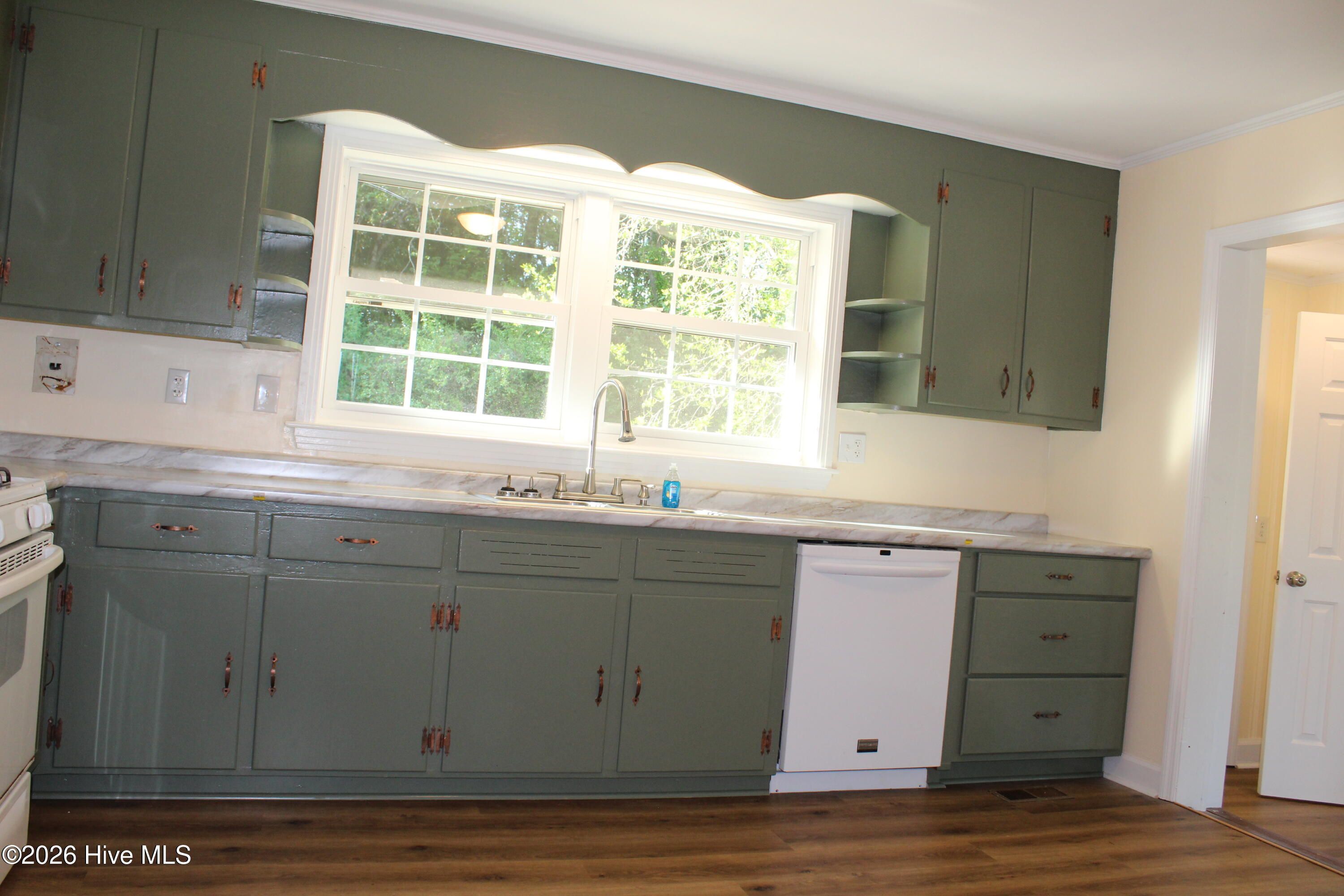 100567630 | Photo 10