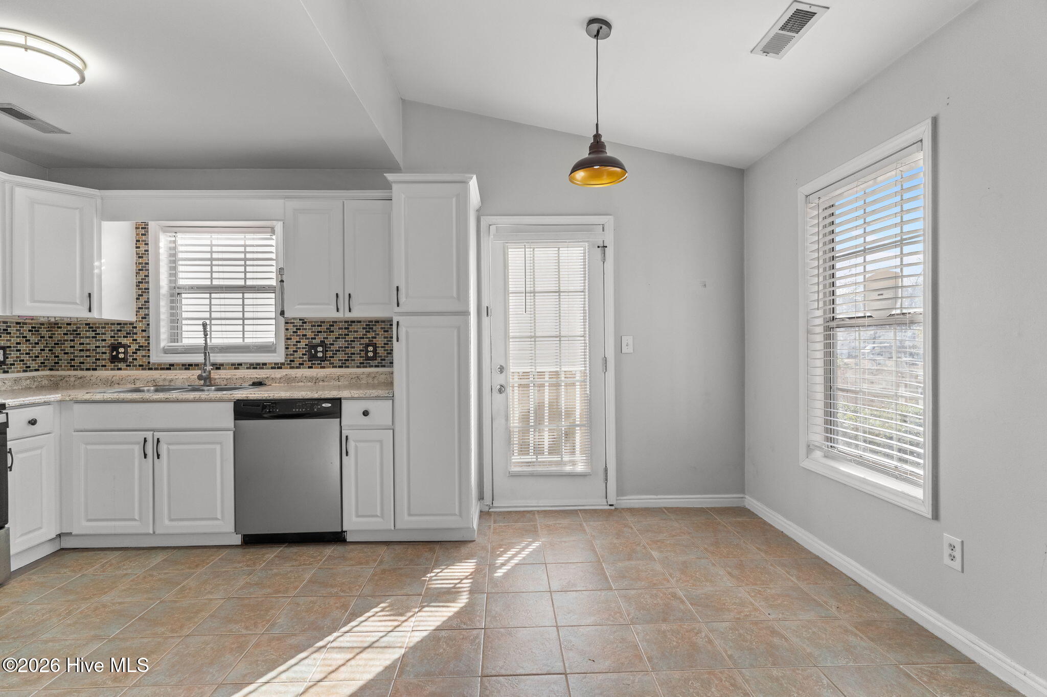 100552735 | Photo 10