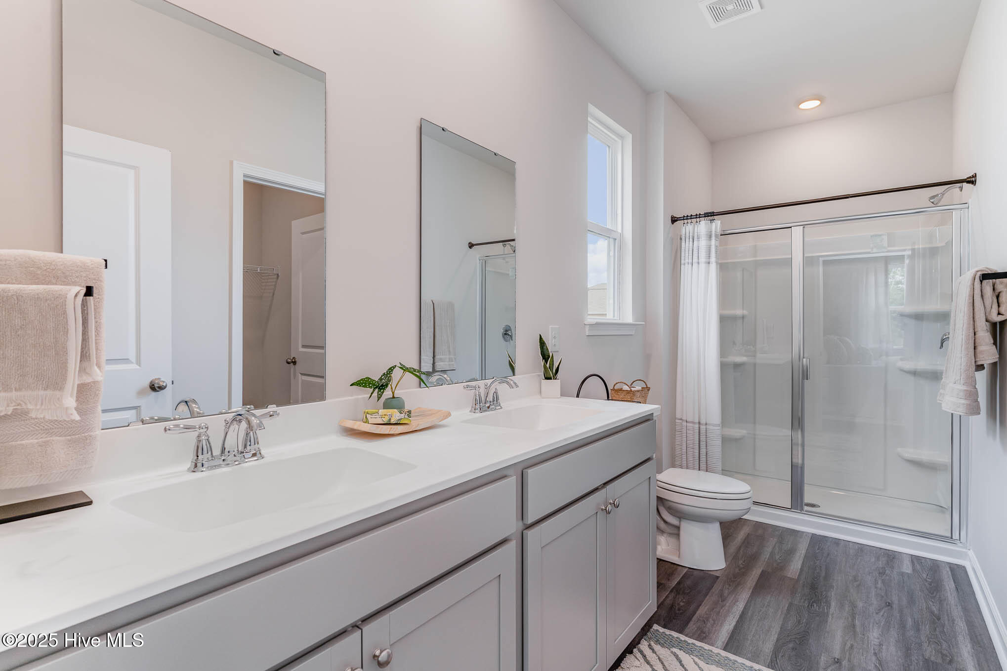 100541867 | Photo 16