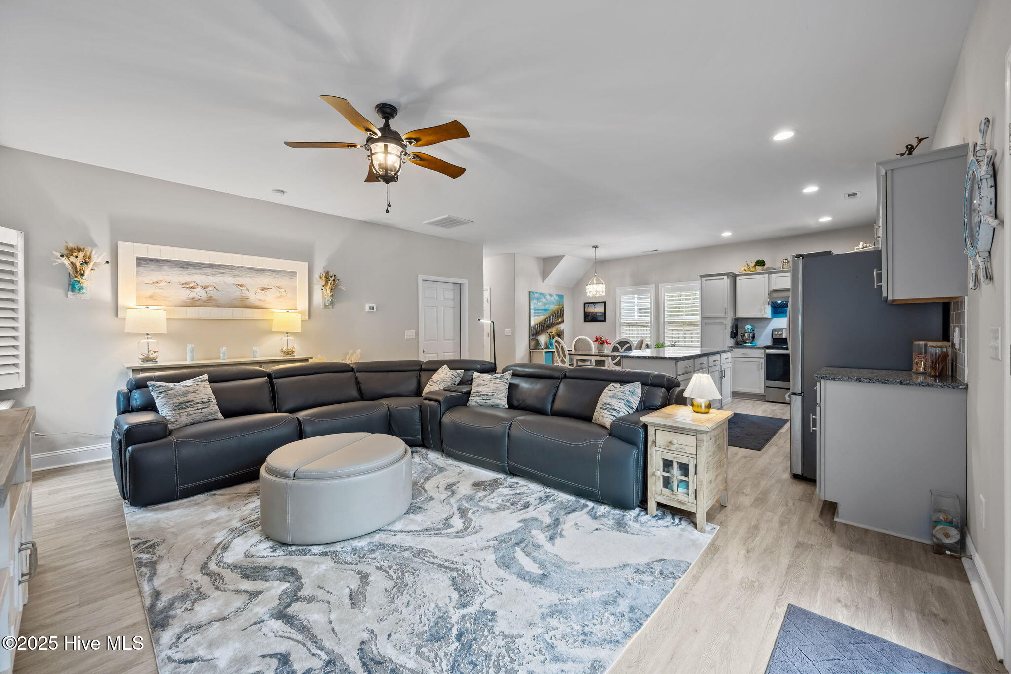 100544469 | Photo 14