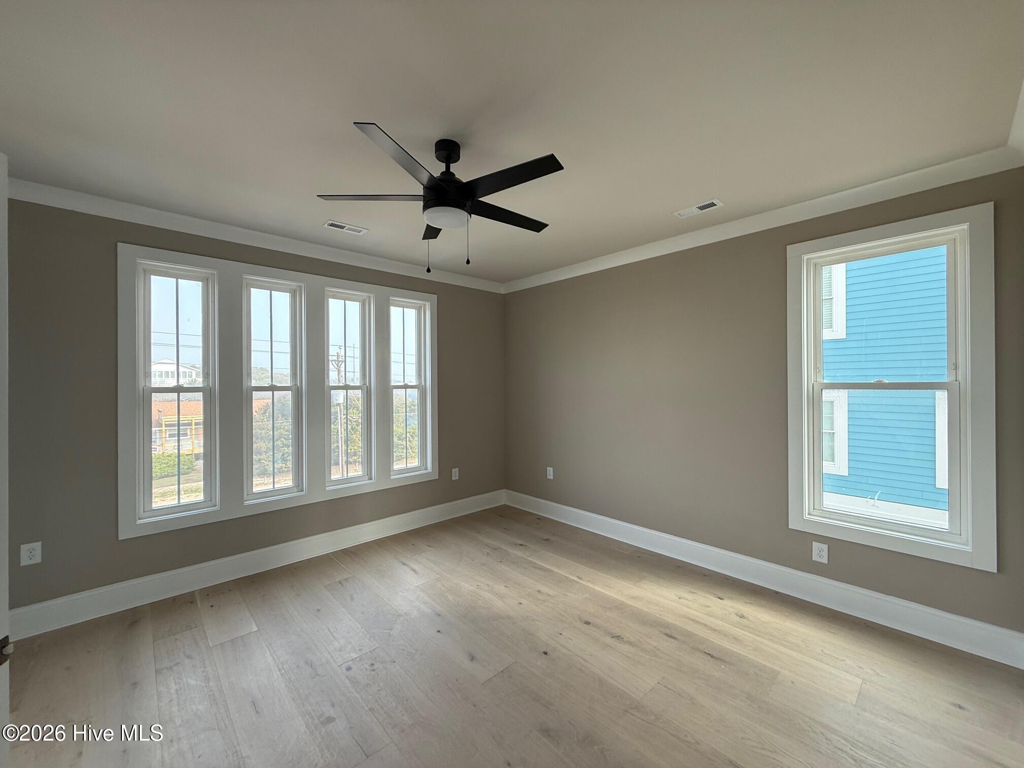 100554373 | Photo 13