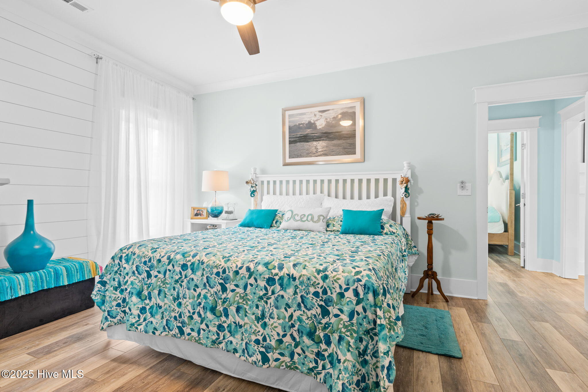 100543209 | Photo 42