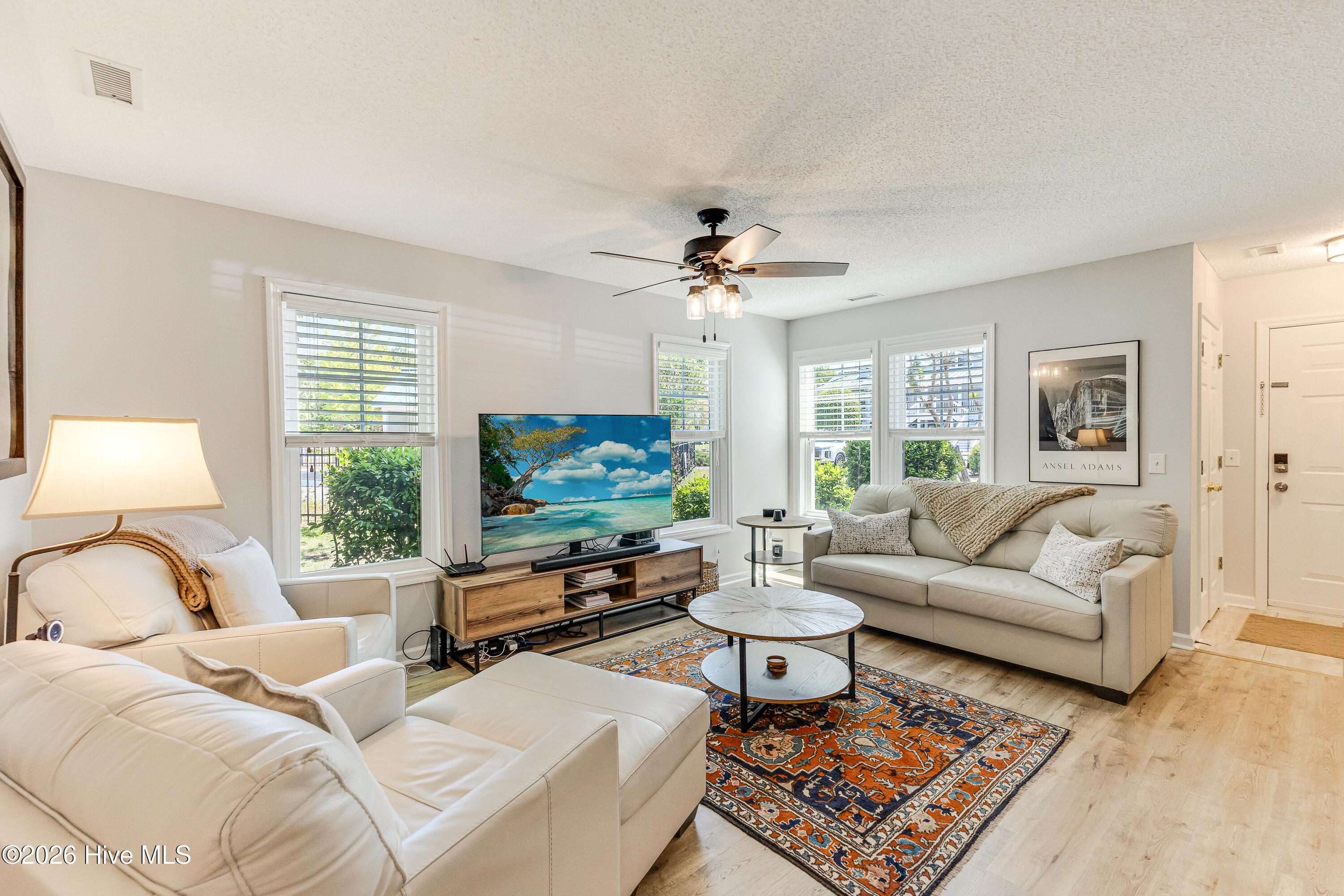 100566975 | Photo 11