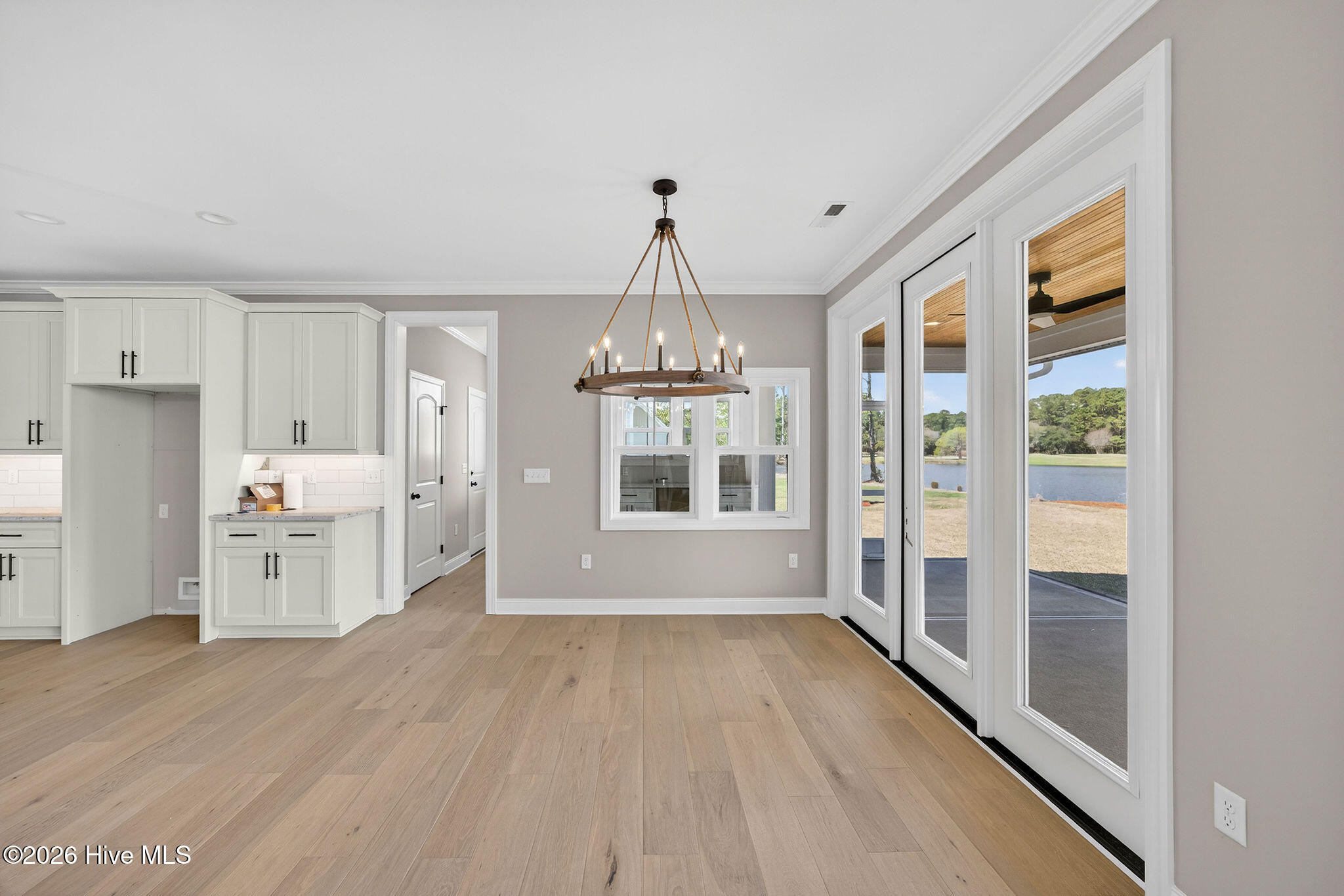 100542408 | Photo 24