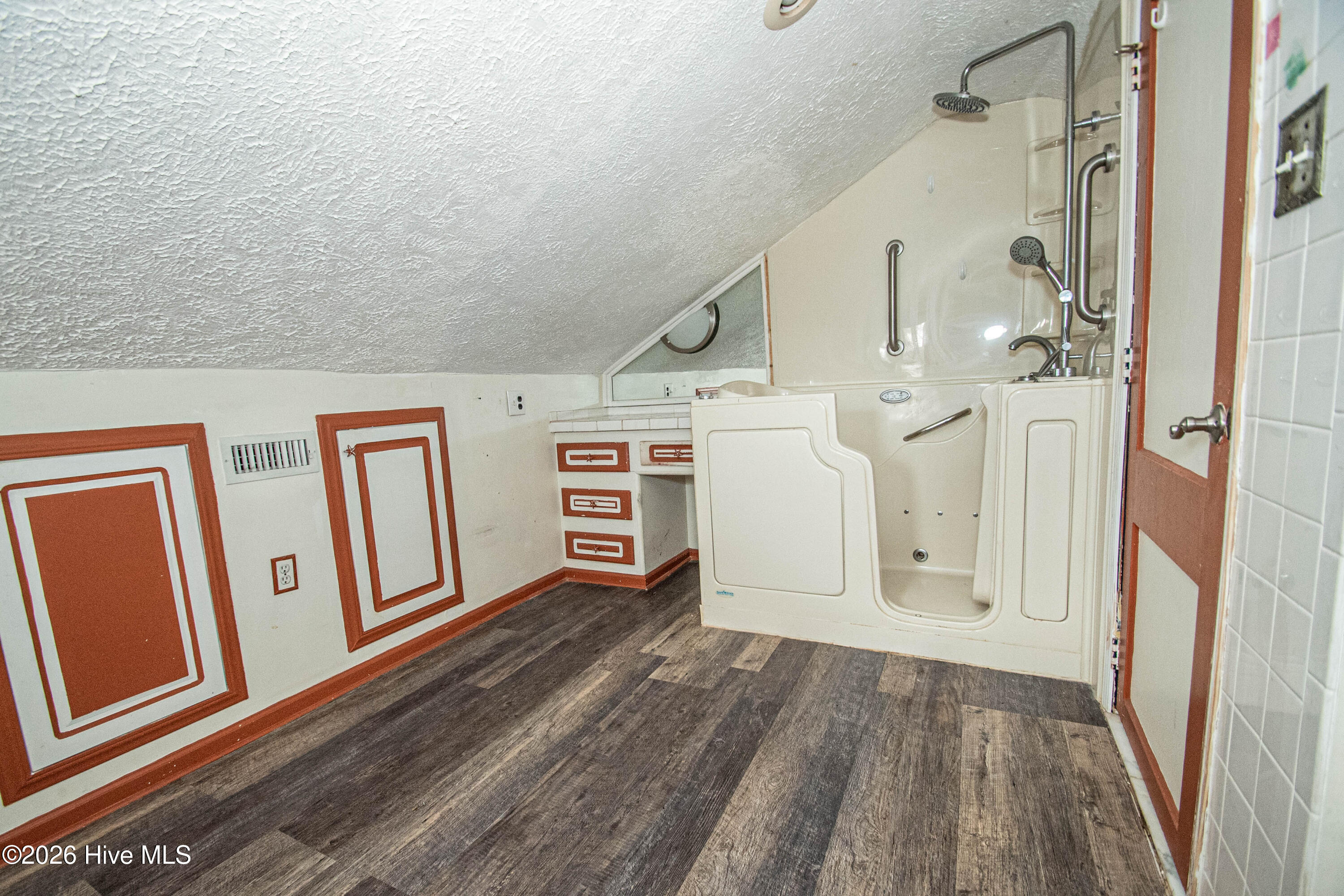 100554642 | Photo 101