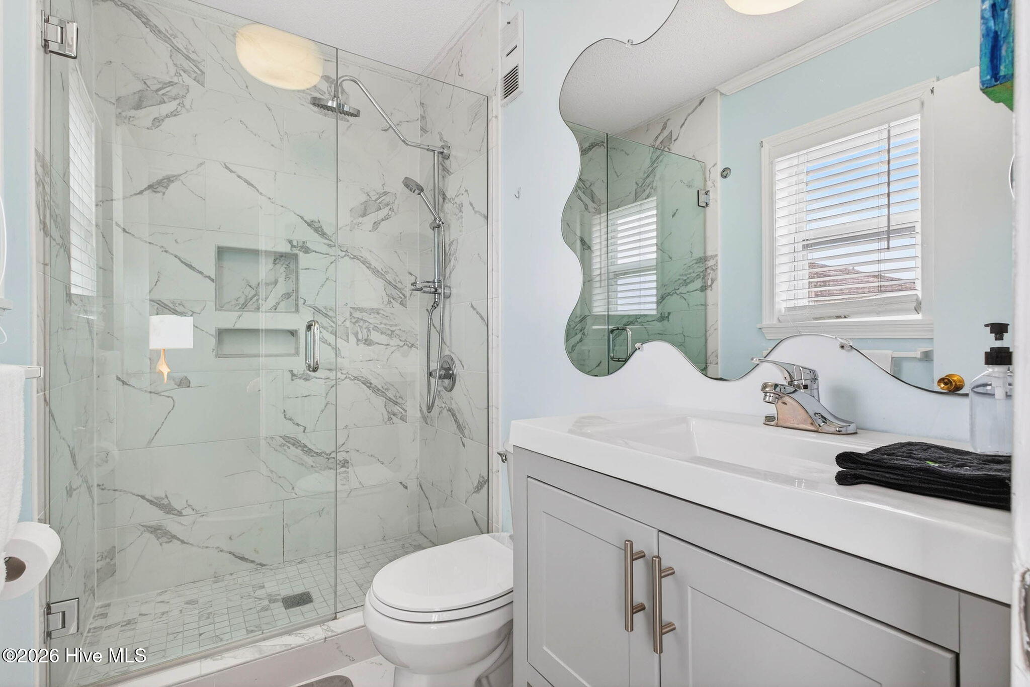 100568537 | Photo 16