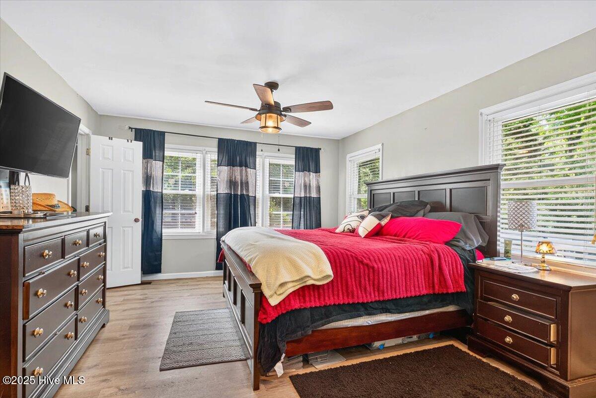 100525090 | Photo 23