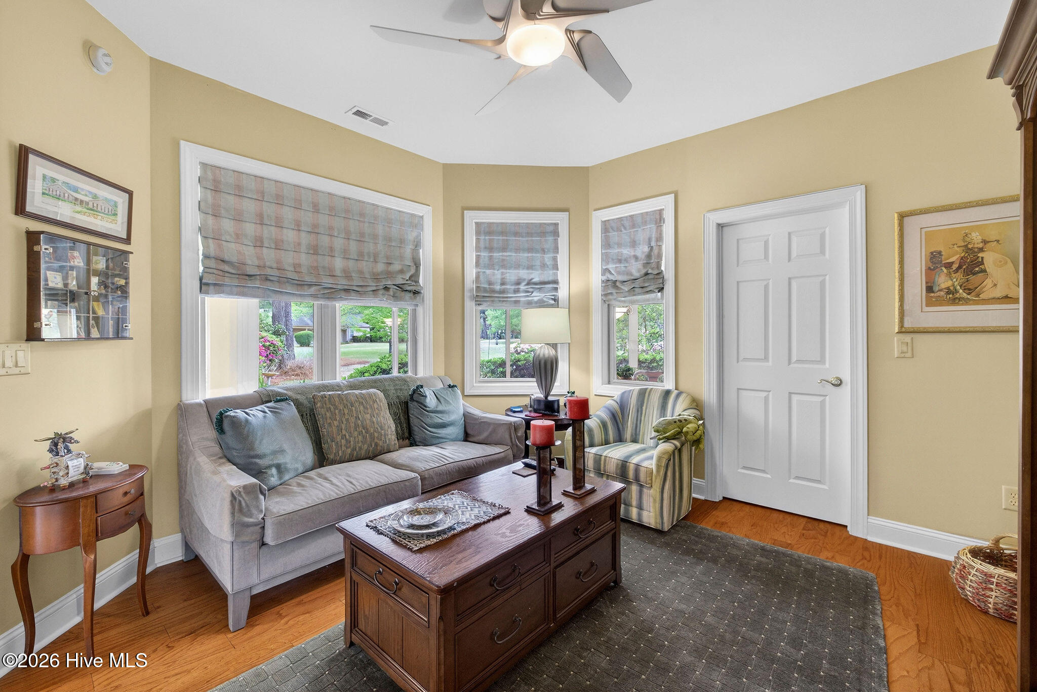 100565990 | Photo 43