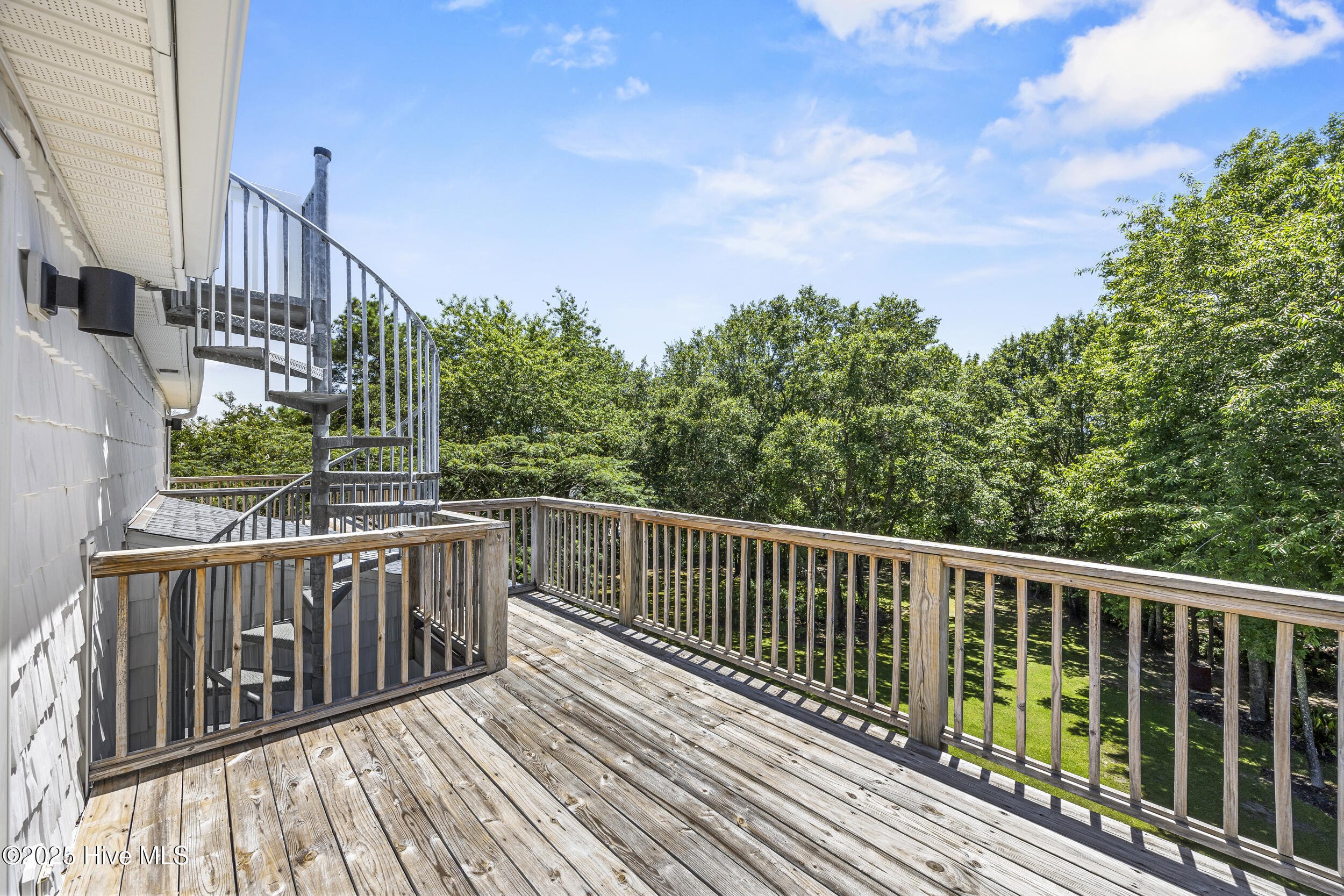 100519629 | Photo 49