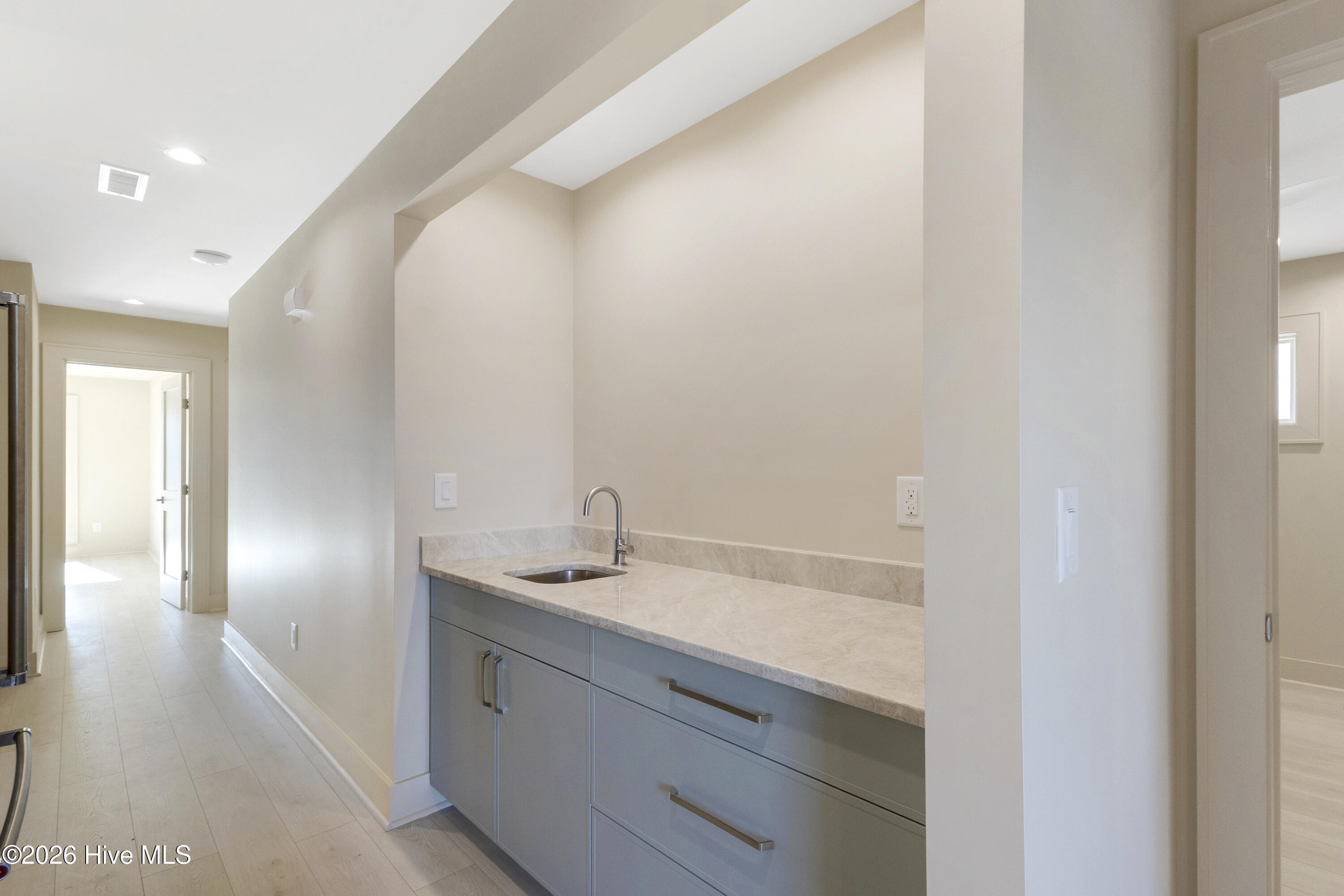 100551953 | Photo 85