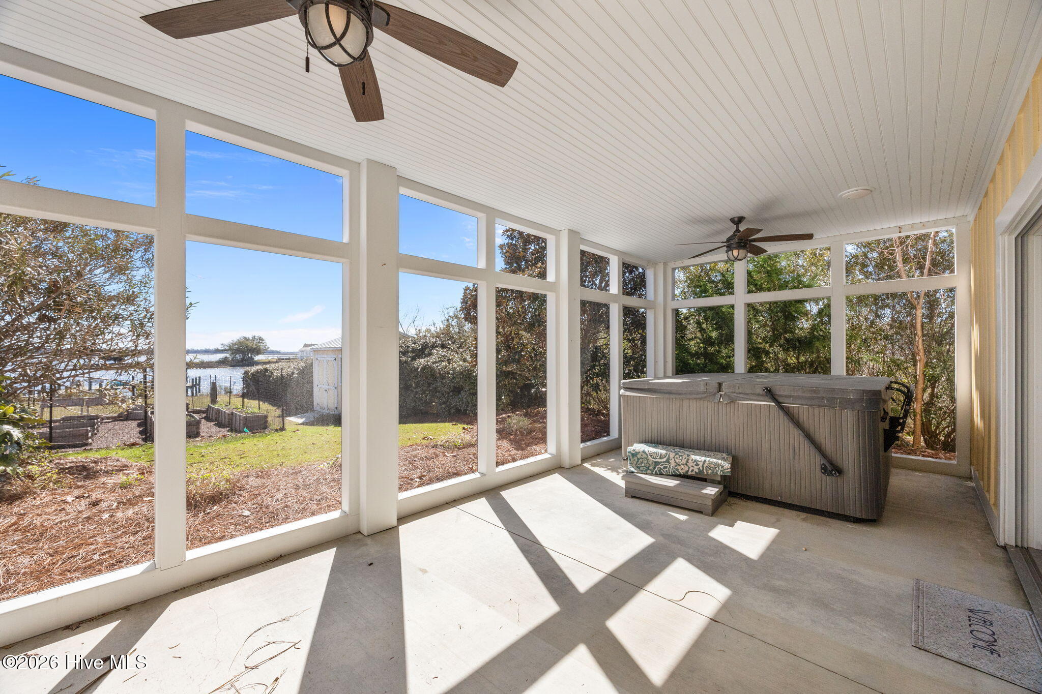 100561060 | Photo 44