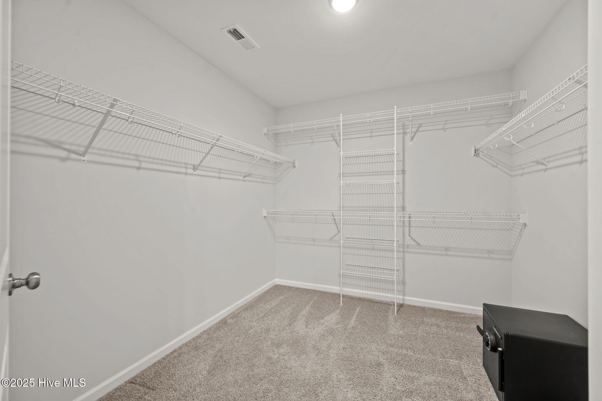 100547025 | Photo 33