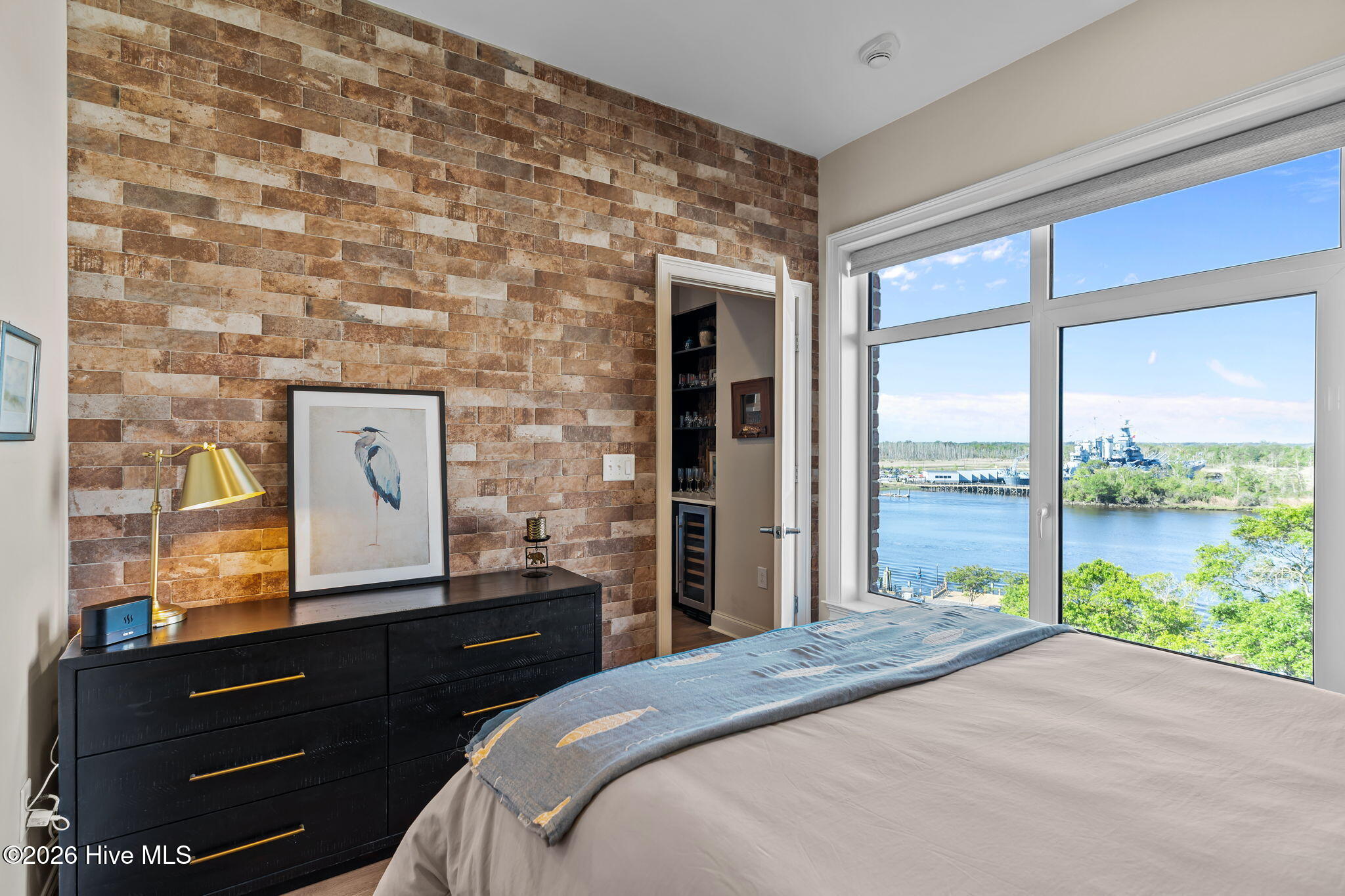 100565283 | Photo 23