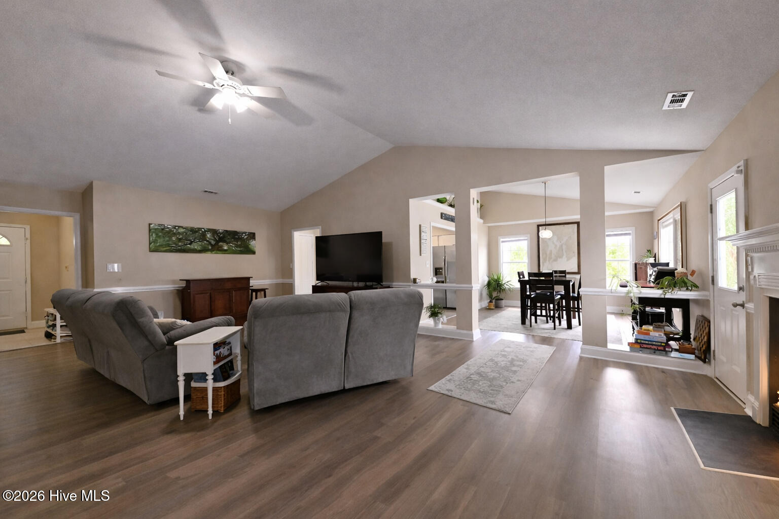 100562387 | Photo 11