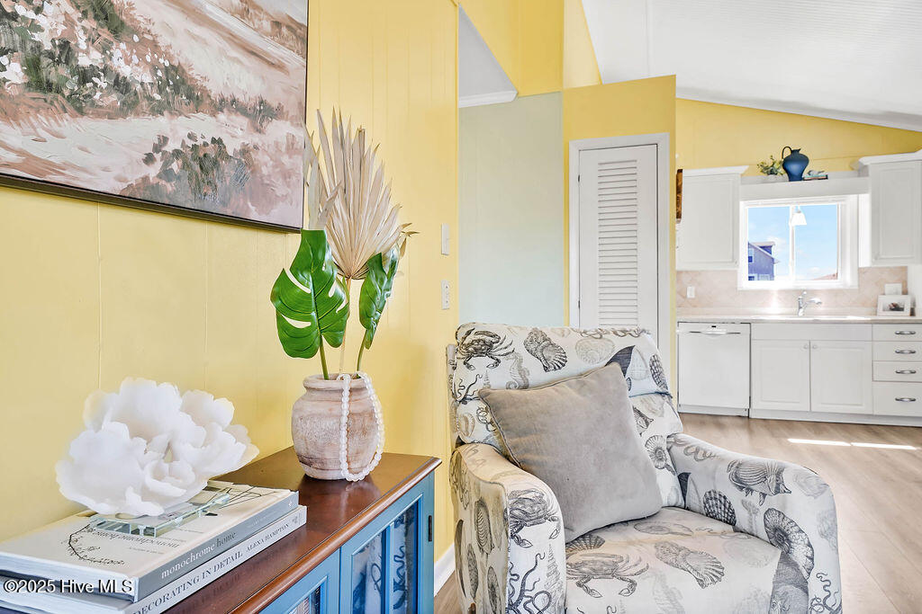 100494223 | Photo 14