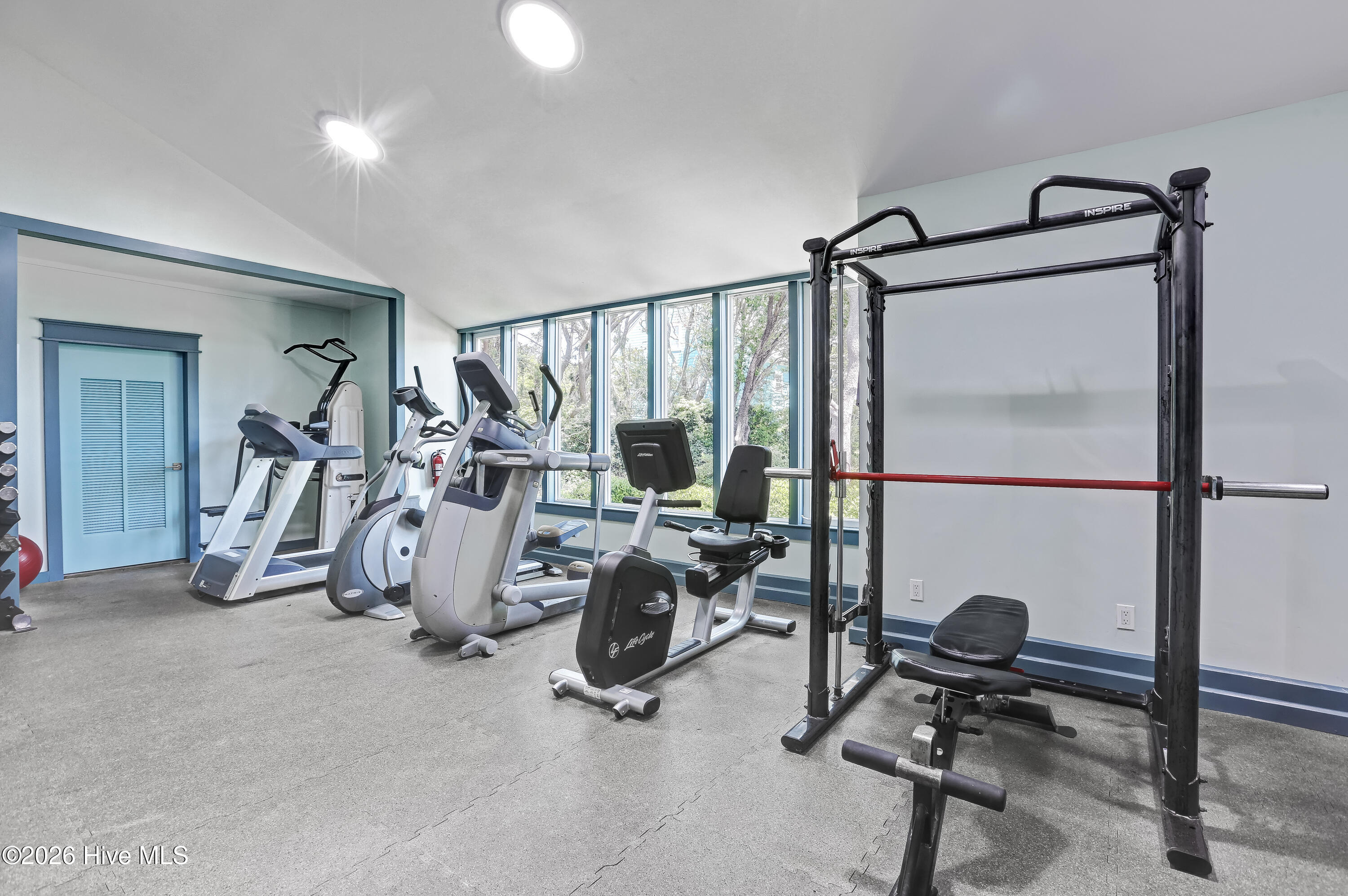 100568340 | Photo 70