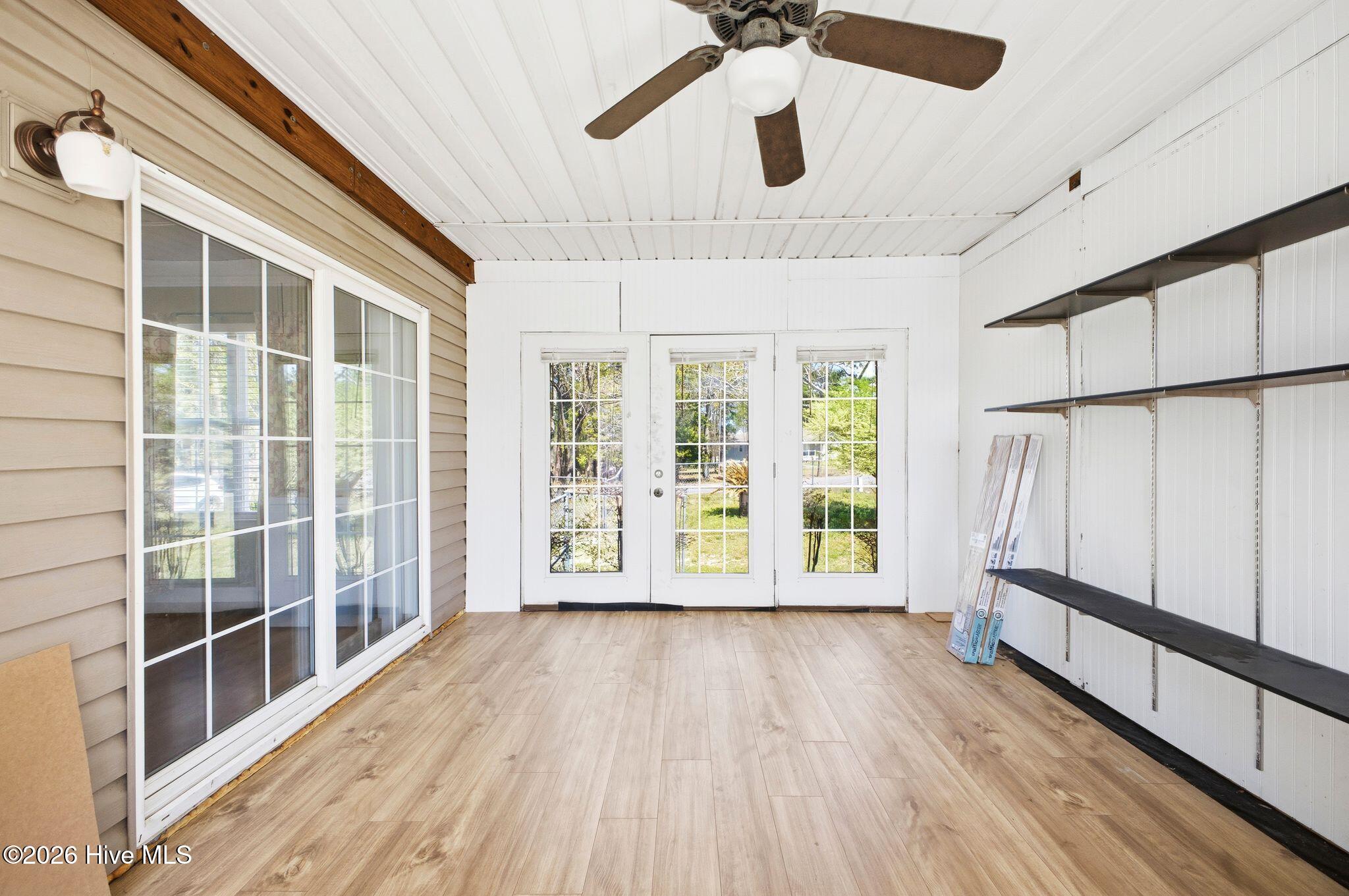 100564329 | Photo 27