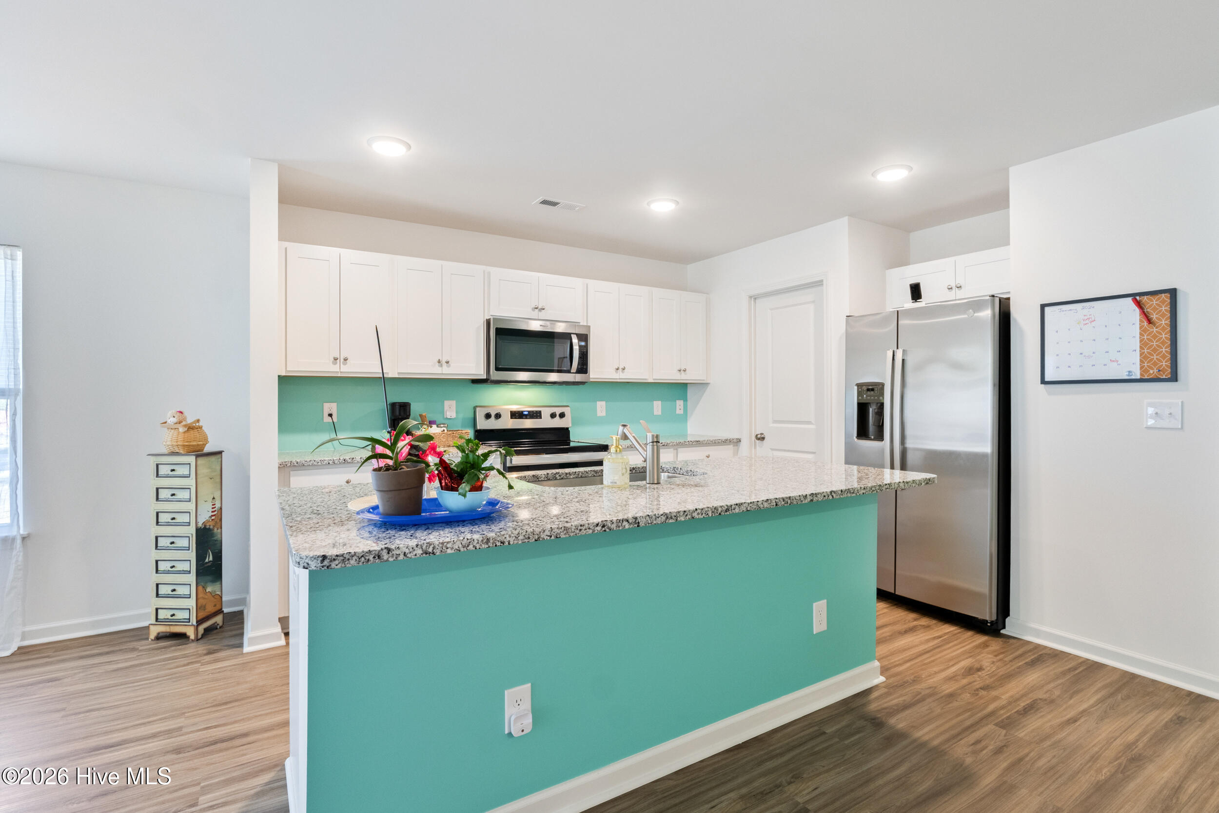 100549319 | Photo 16