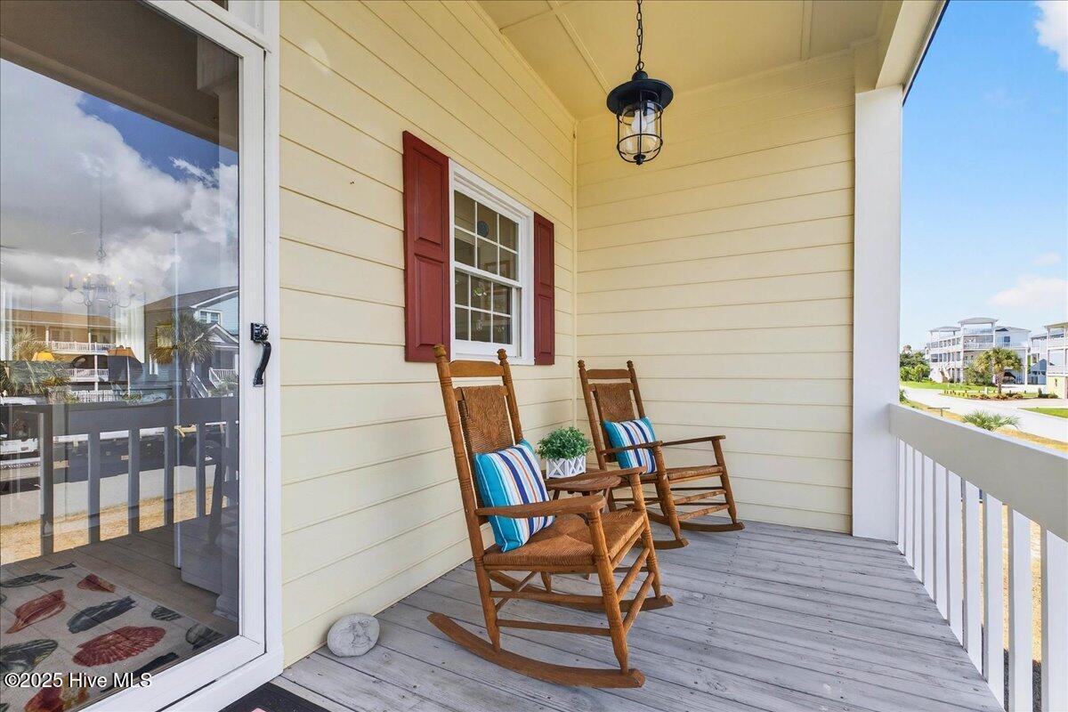 100532820 | Photo 15