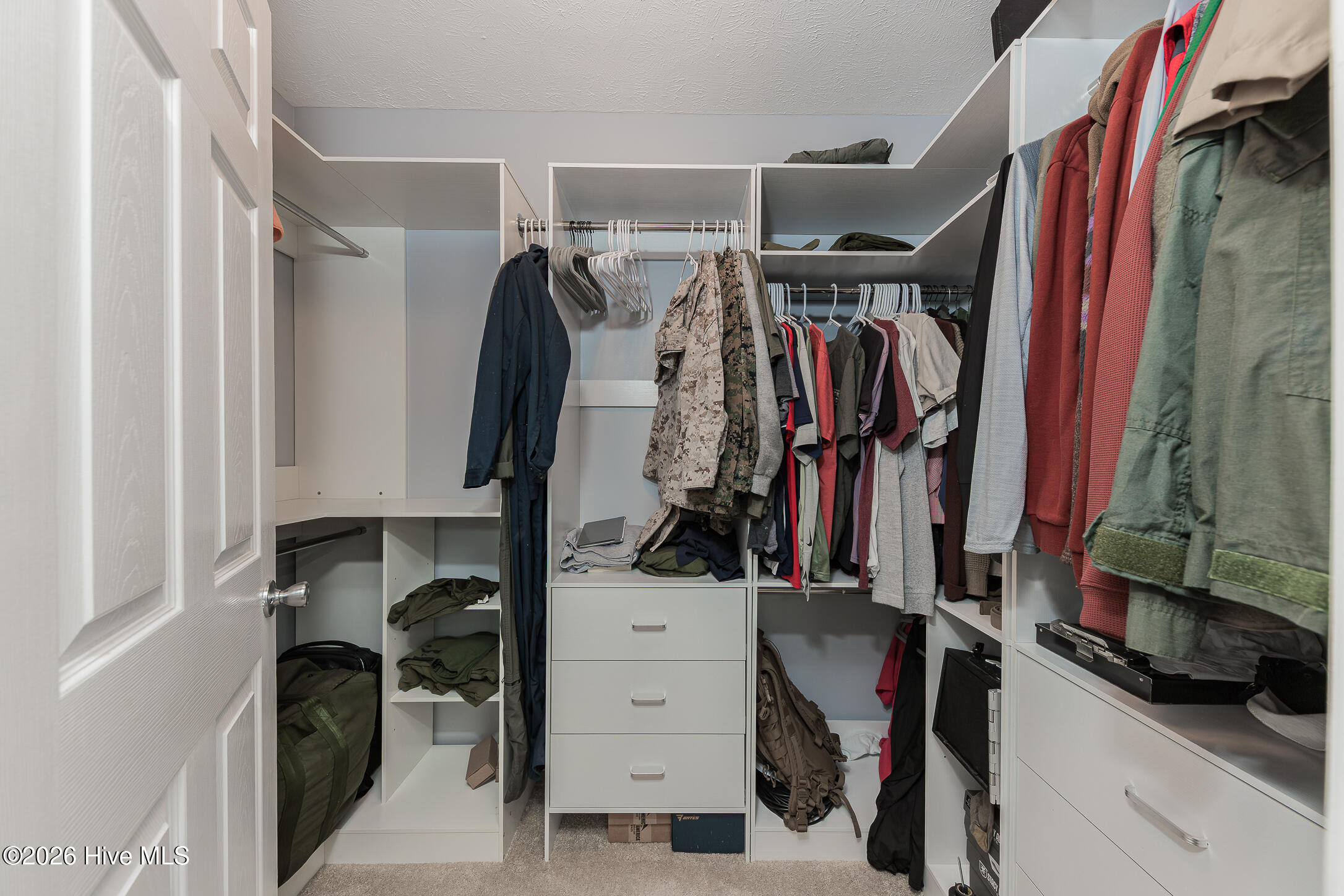 100561877 | Photo 25