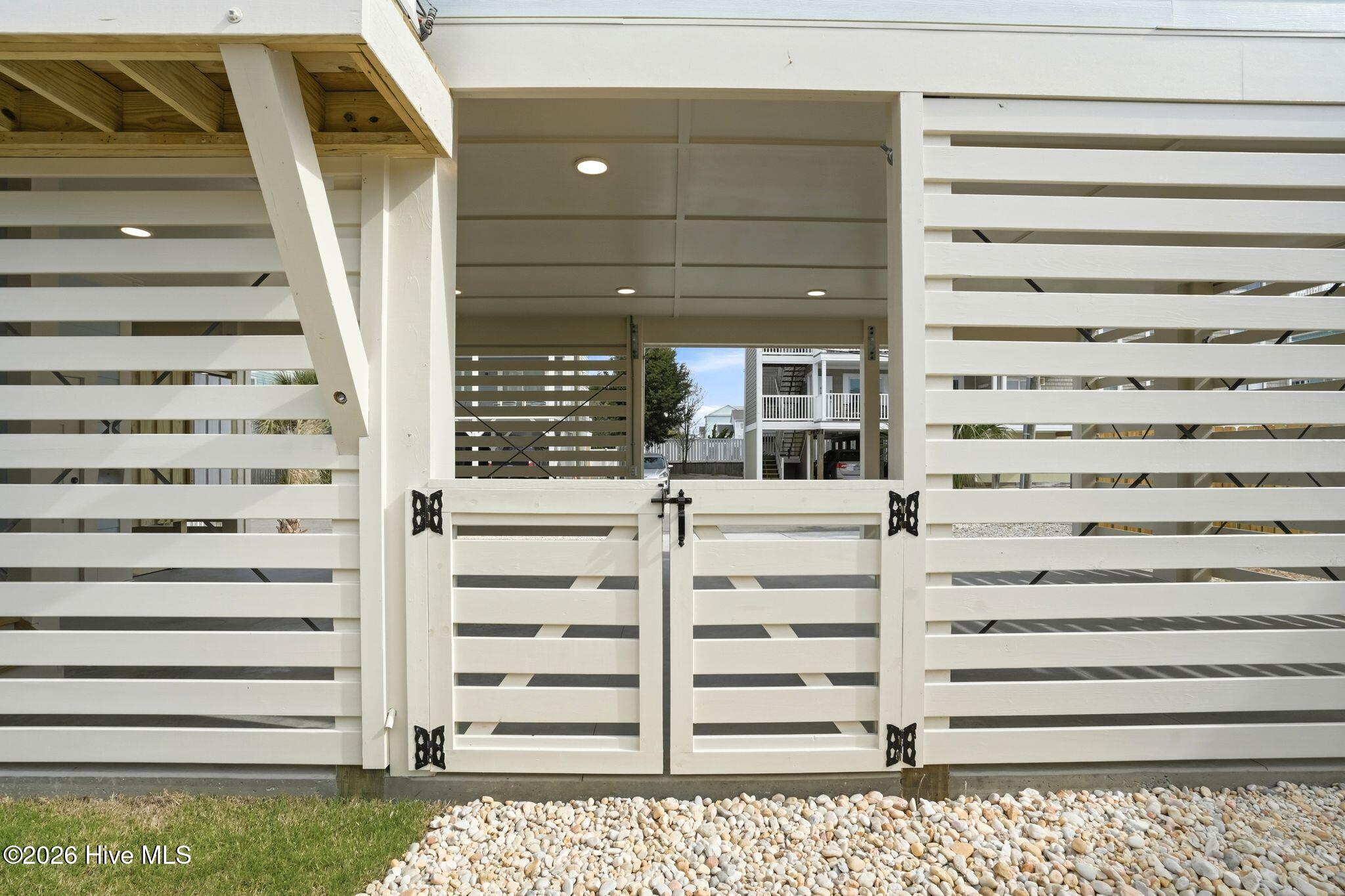 100561284 | Photo 91