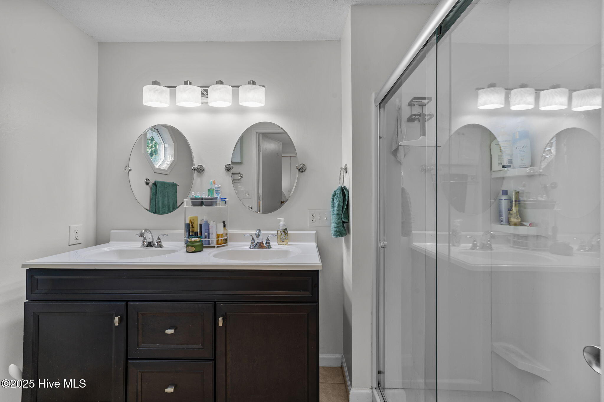 100533176 | Photo 24