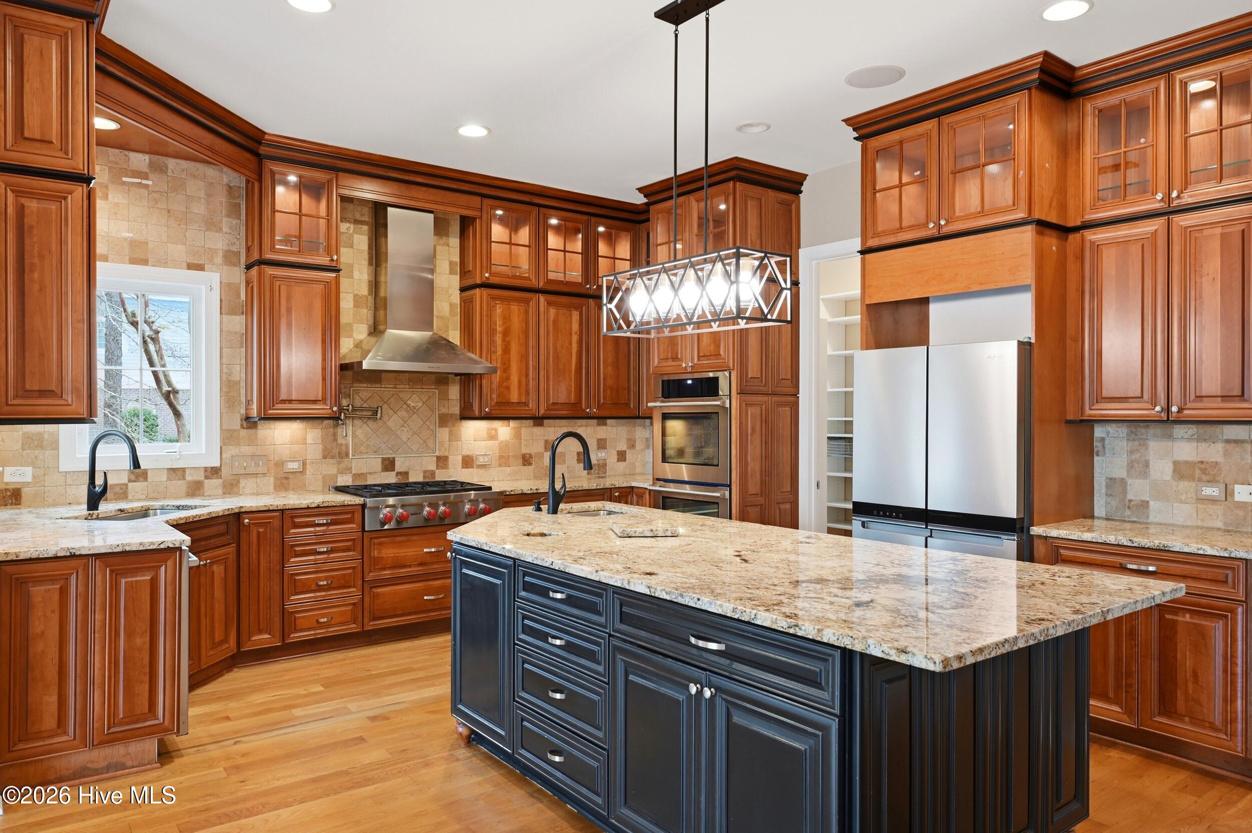 100566380 | Photo 15