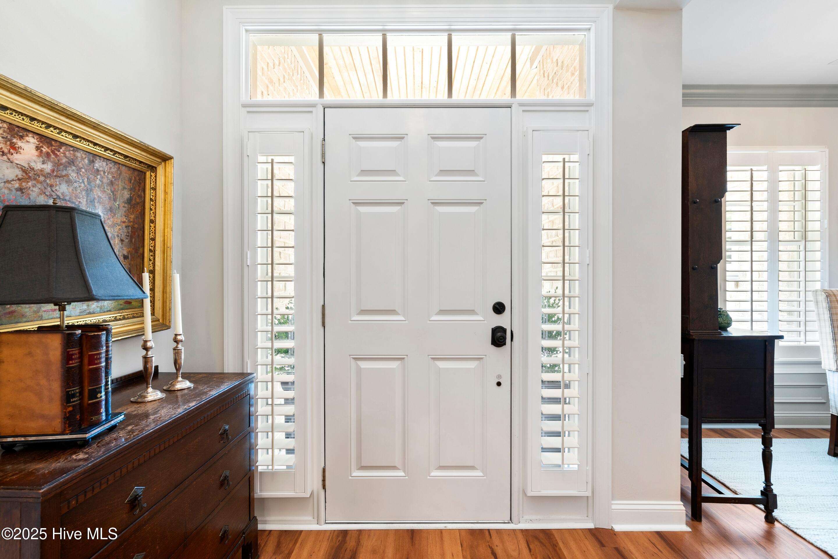 100520389 | Photo 11