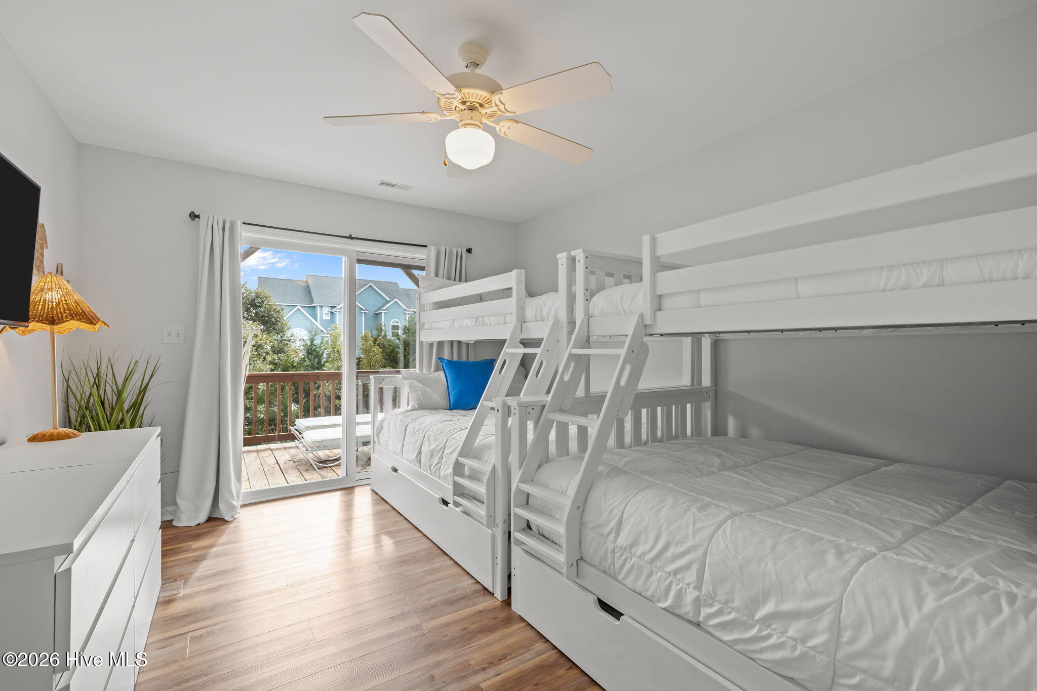 100547357 | Photo 45